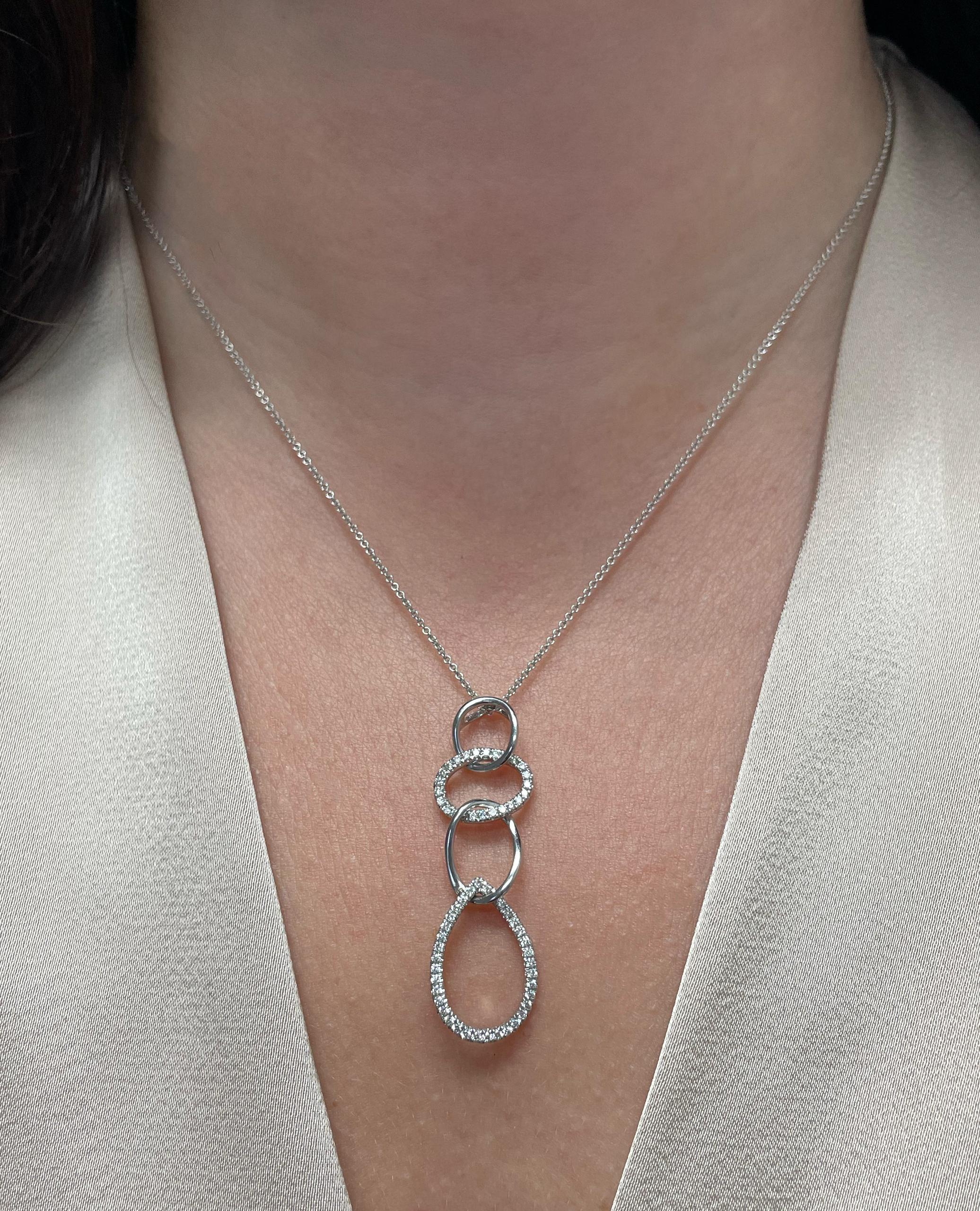 Donna Zeghani ZP161 Collana con ciondolo a incastro in oro bianco 14K con diamanti da 0,38 carati in vendita