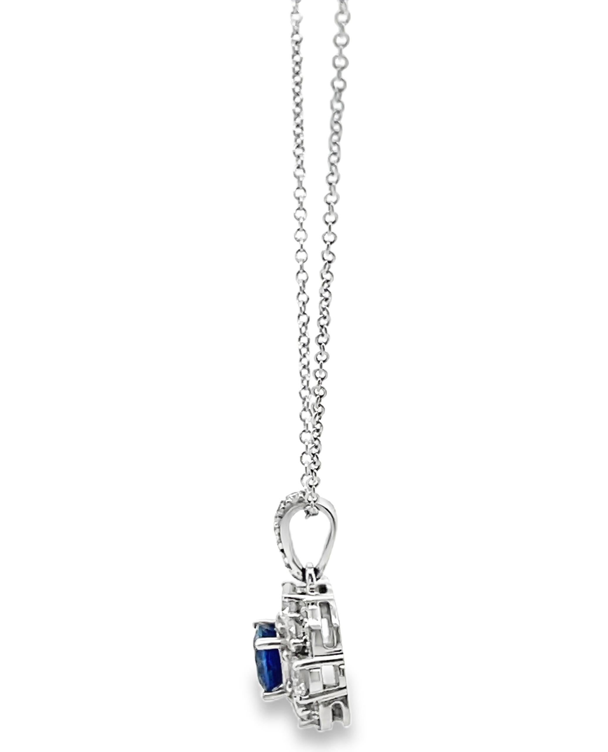 Collana Zeghani in oro bianco 14K con uno zaffiro rotondo taglio brillante da 0,62 carati e diamanti da 0,71 carati.

- Può essere indossato a 16 o 18 pollici di lunghezza
