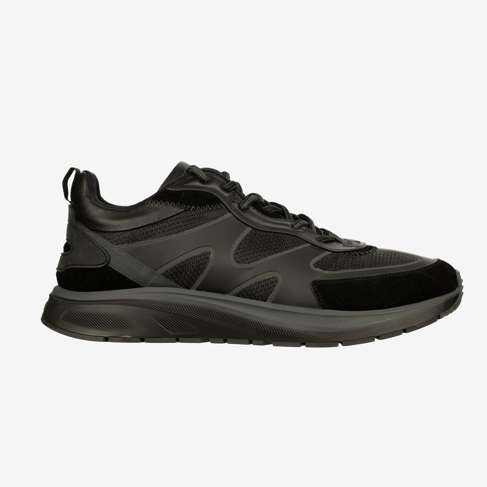 Le sneakers nere di Zegna offrono un'interpretazione raffinata delle calzature casual, unendo un design moderno a un'ottima lavorazione artigianale. Realizzate con un mix di pelle, camoscio e mesh traspirante, queste sneakers offrono resistenza e