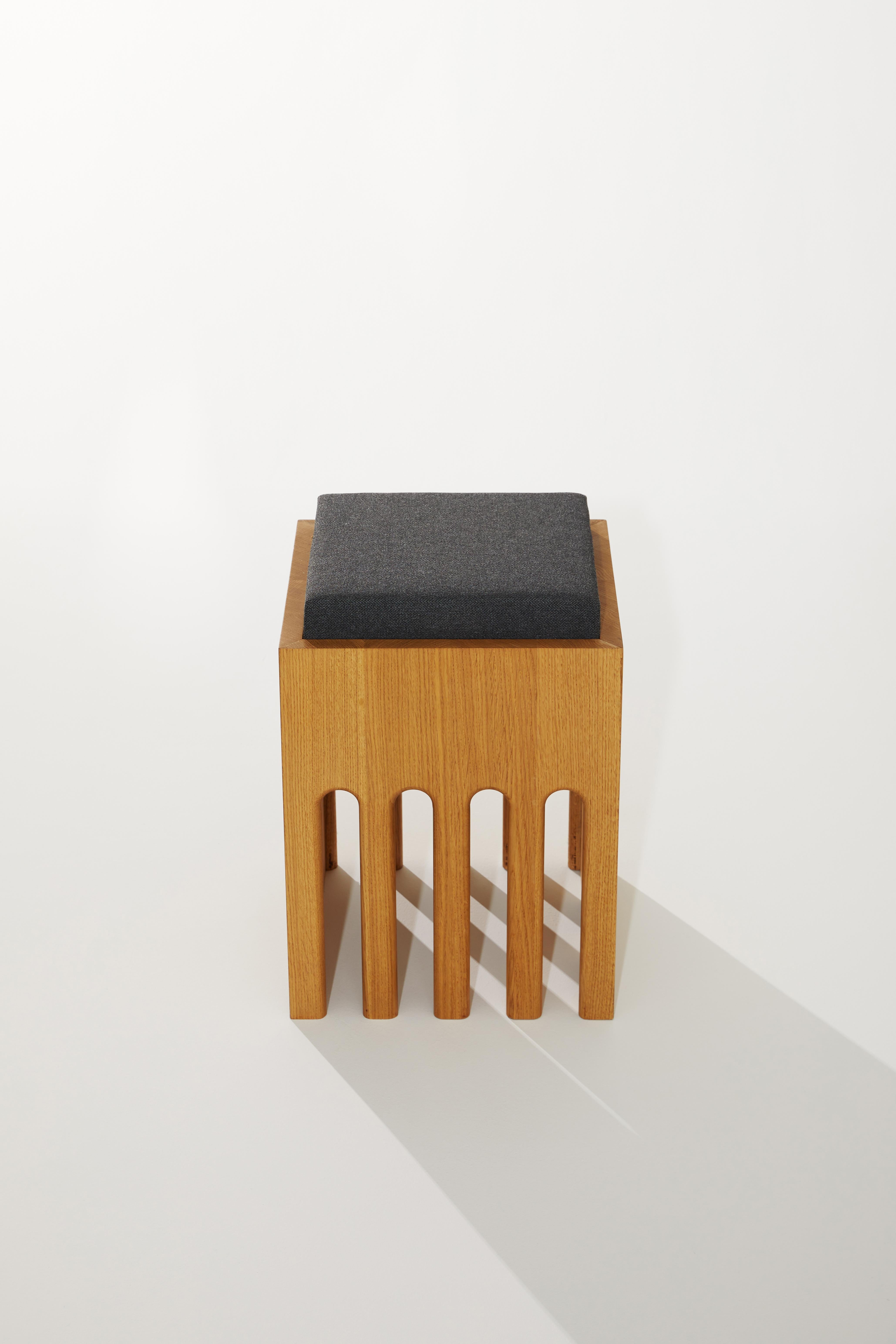 Zehnfinger Stool in Oak Wood And Synthetic Yarn by Heilig Objects
Dimensions: D 36 x W 36 x H 45 cm.
Materials: Oak wood and synthetic yarn.

Daniel Heilig. A young Hungarian-German designer, charismatic artist and creative cosmopolitan. Born in