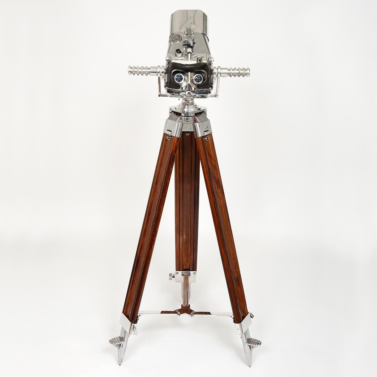 Deutsches WW2 12 x 60 Fernglas: Diese Zeiss-Ferngläser wurden in erster Linie von den Bodenmannschaften der Flakartillerie der Luftwaffe verwendet, um feindliche Flugzeuge zu entdecken und zu identifizieren und um die Besatzung mit den