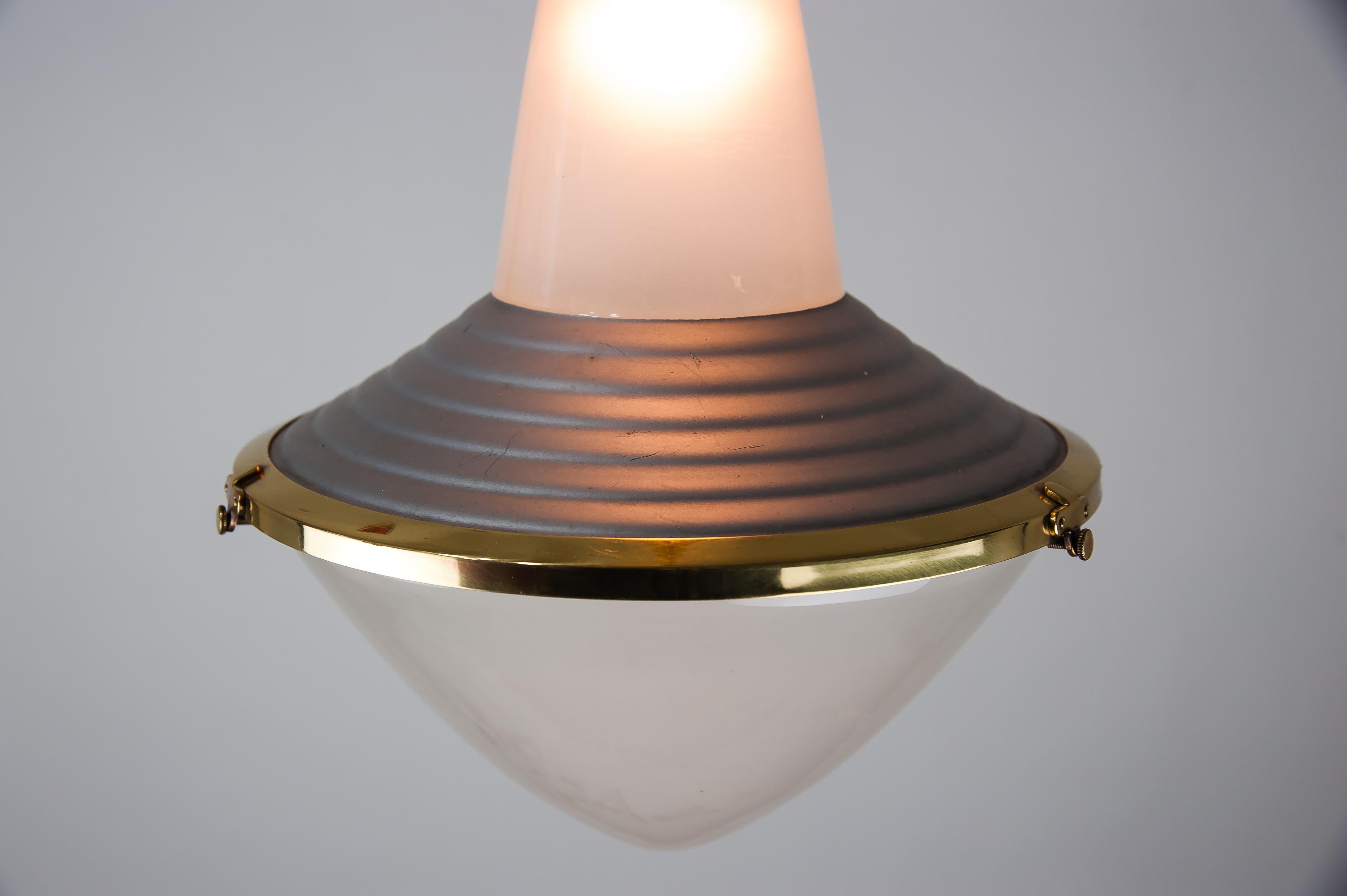 Zeiss Ikon by Adolf Meyer Bauhaus Art Deco Lamp, Germany, circa 1930s For Sale 1
