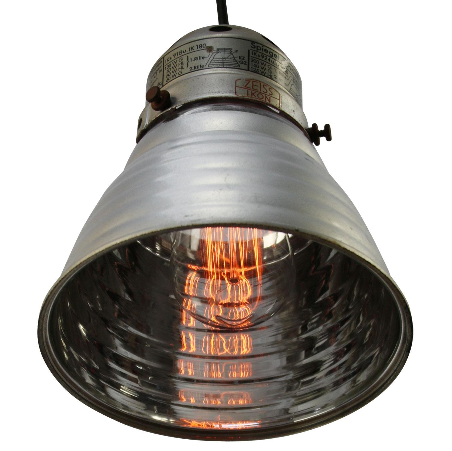 Zeiss Ikon mirror glass pendant
Aluminium top
2 meter black wire

excluding light bulb

E27 / E26

Weight: 1.20 kg / 2.6 lb

Priced per individual item. All lamps have been made suitable by international standards for incandescent light