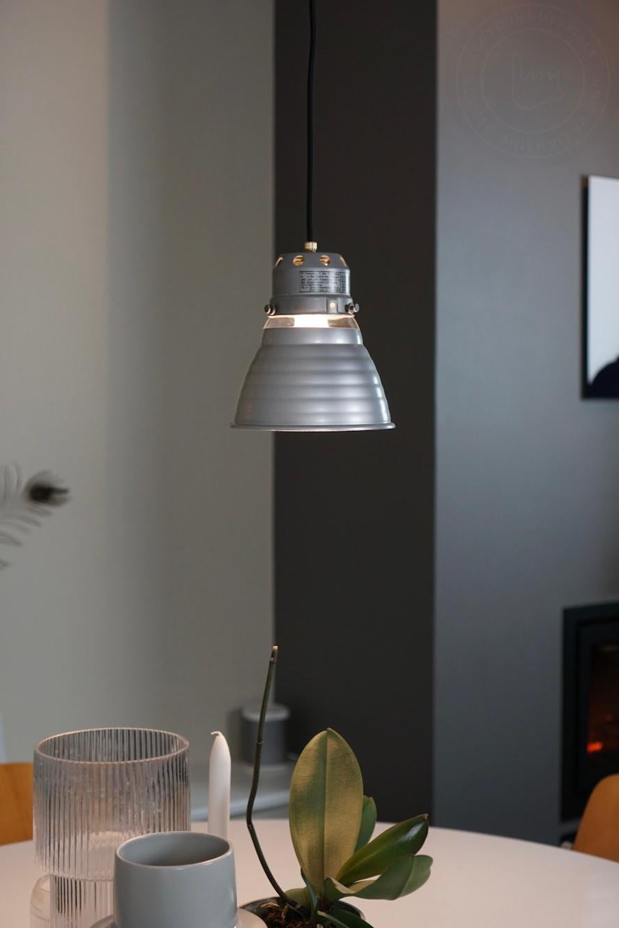Bauhaus Lampe suspendue industrielle vintage Zeiss Ikon miroir en vente