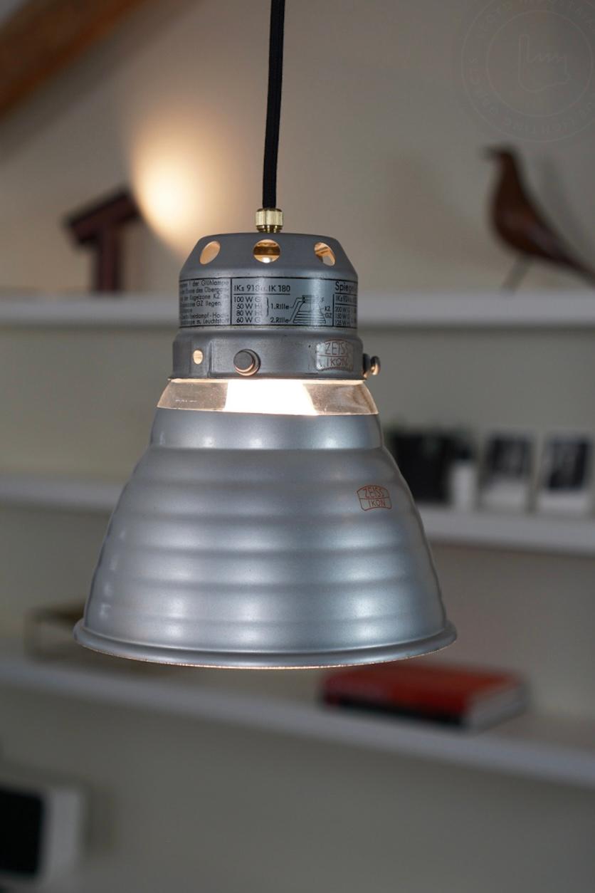 Lampe suspendue industrielle vintage Zeiss Ikon miroir Bon état - En vente à Rotterdam, NL