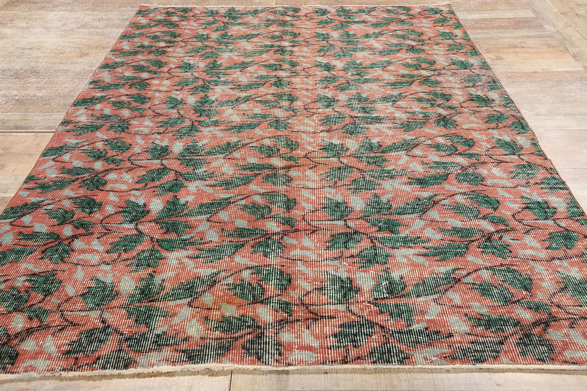 Türkischer Sivas-Teppich im Vintage-Stil von Zeki Muren im Used-Look im Angebot 1