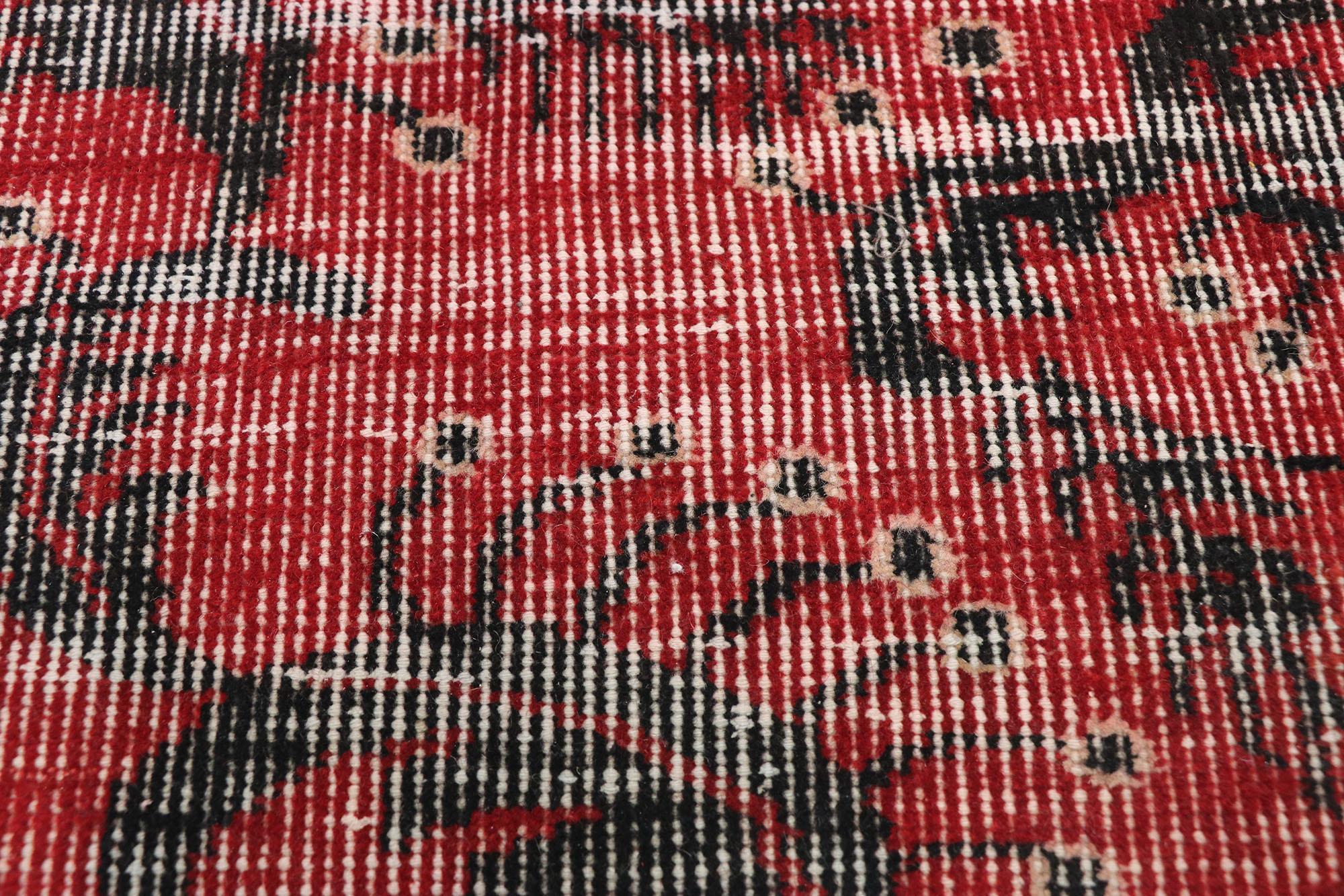 Zeki Muren Distressed Vintage Türkischer Sivas Teppich mit Biophilia Prairie Stil (Handgeknüpft) im Angebot