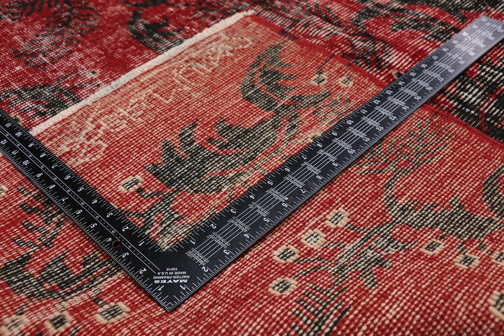 Zeki Muren Distressed Vintage Türkischer Sivas Teppich mit Biophilia Prairie Stil im Zustand „Starke Gebrauchsspuren“ im Angebot in Dallas, TX