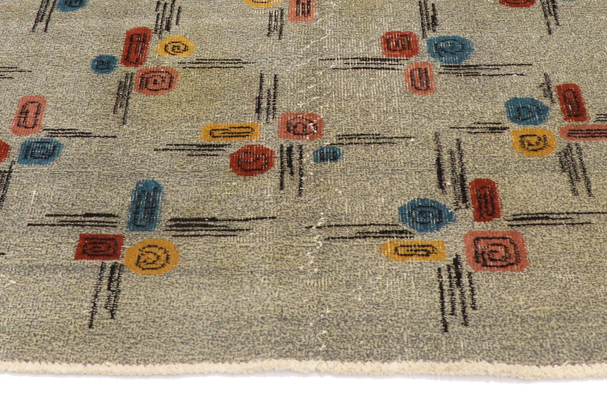 Zeki Muren Distressed Vintage Türkischer Sivas-Teppich im Used-Look mit biophilem Design im Angebot 3