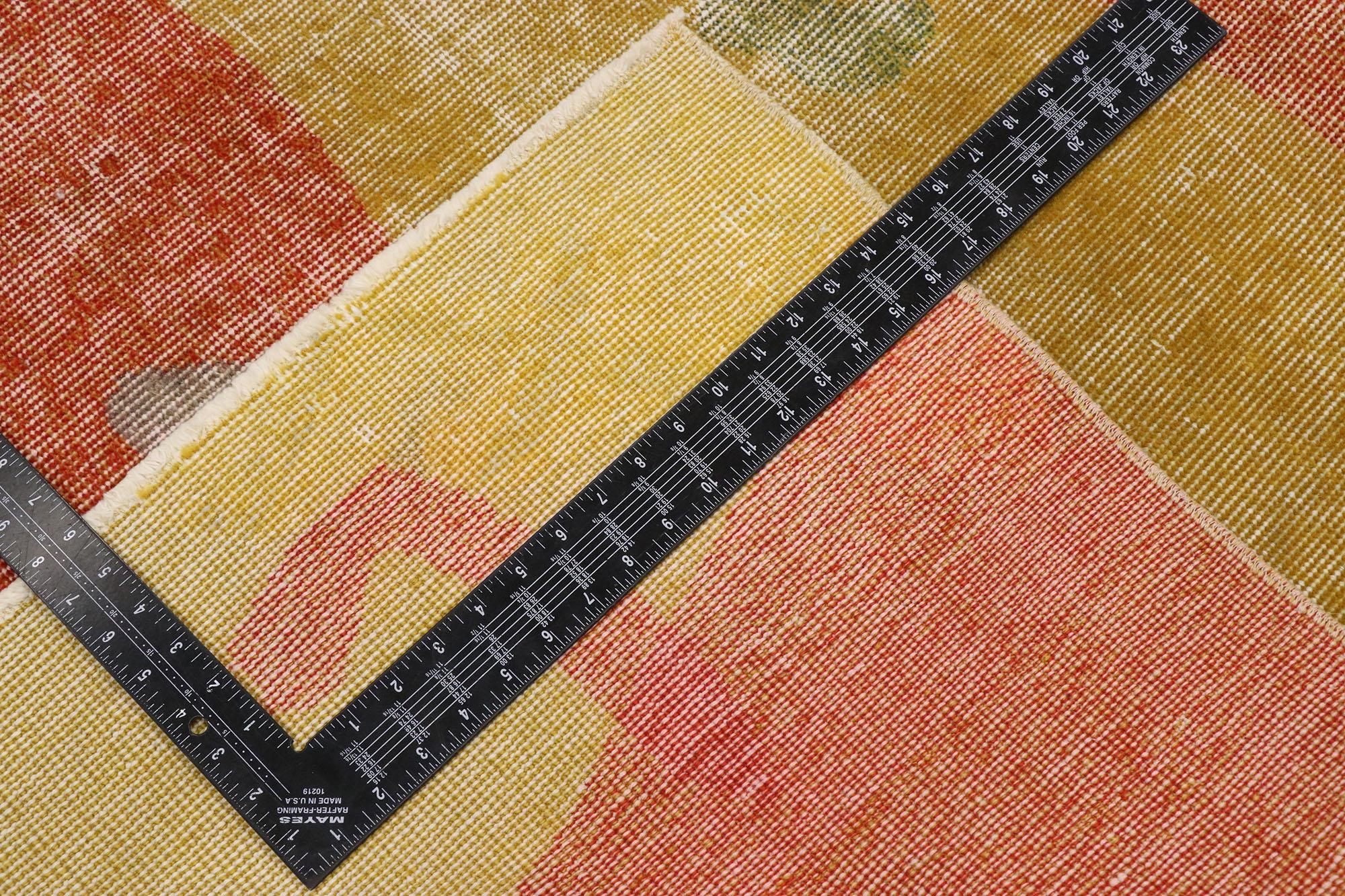 Zeki Muren Türkischer Sivas-Teppich im Expressionistischen Stil im Used-Stil (20. Jahrhundert) im Angebot