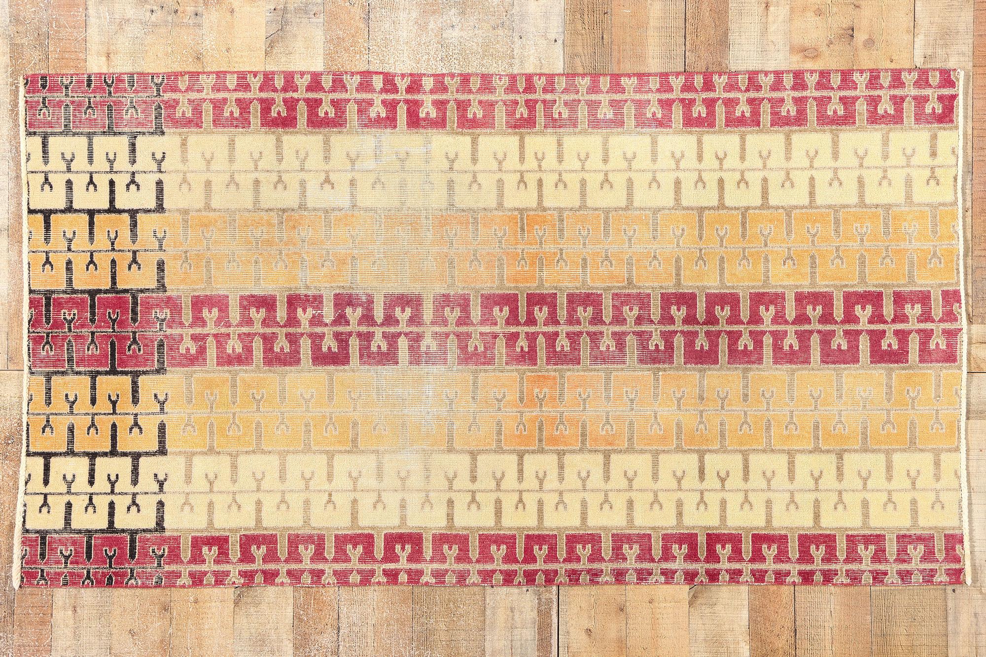 Tappeto Zeki Muren Sivas Vintage Distressed, Avant Garde incontra il retro MCM in vendita 1