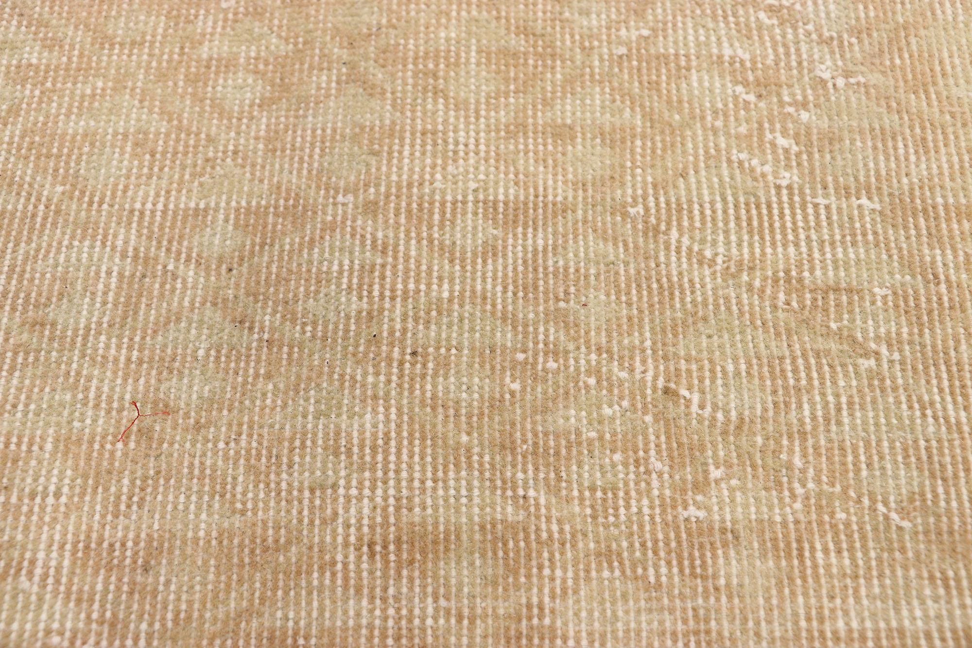 Zeki Muren Distressed Vintage Türkisch Sivas Teppich mit Modern Rustic Style im Zustand „Starke Gebrauchsspuren“ im Angebot in Dallas, TX