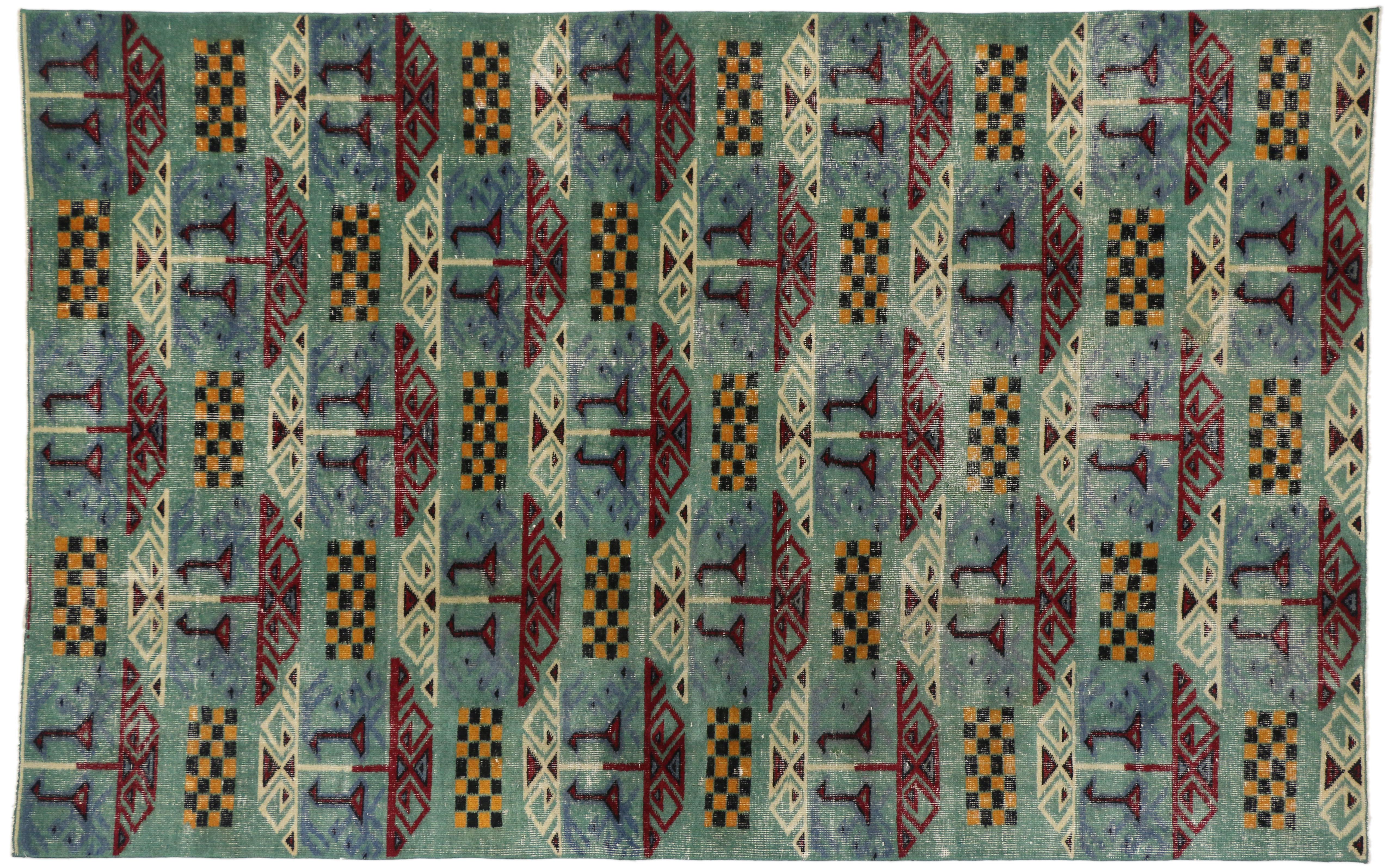 Zeki Muren Türkischer Sivas-Teppich im Vintage-Stil mit Cubismus-Stil, Zeki Muren  im Zustand „Starke Gebrauchsspuren“ im Angebot in Dallas, TX