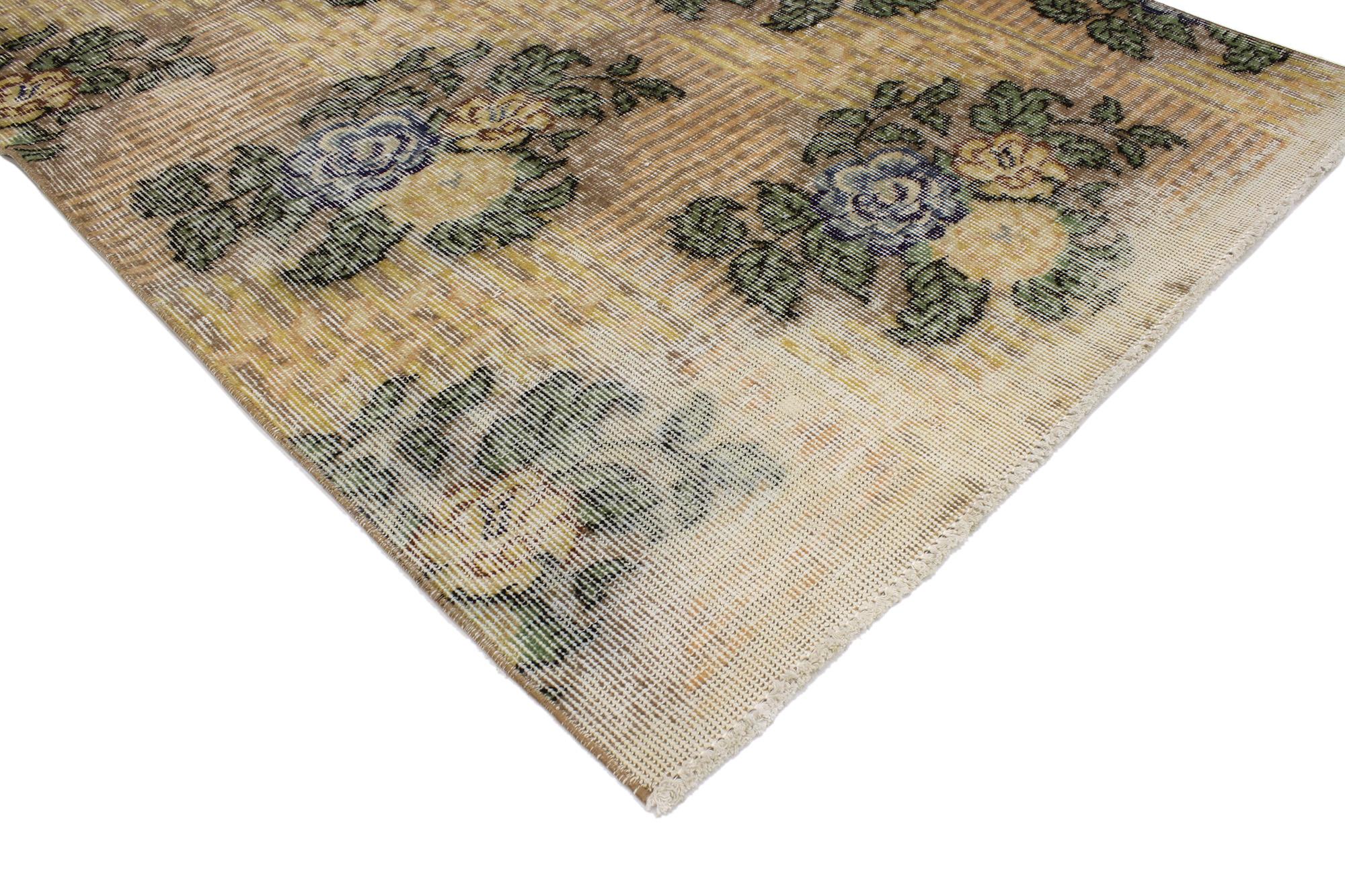 51925 Türkischer Sivas-Teppich im Vintage-Stil, 03'07 x 06'04. Zu Ehren des berühmten türkischen Sängers Zeki Müren benannt, stammen die türkischen Sivas-Teppiche von Zeki Muren aus der Region Sivas in der Türkei. Diese Teppiche werden für ihre