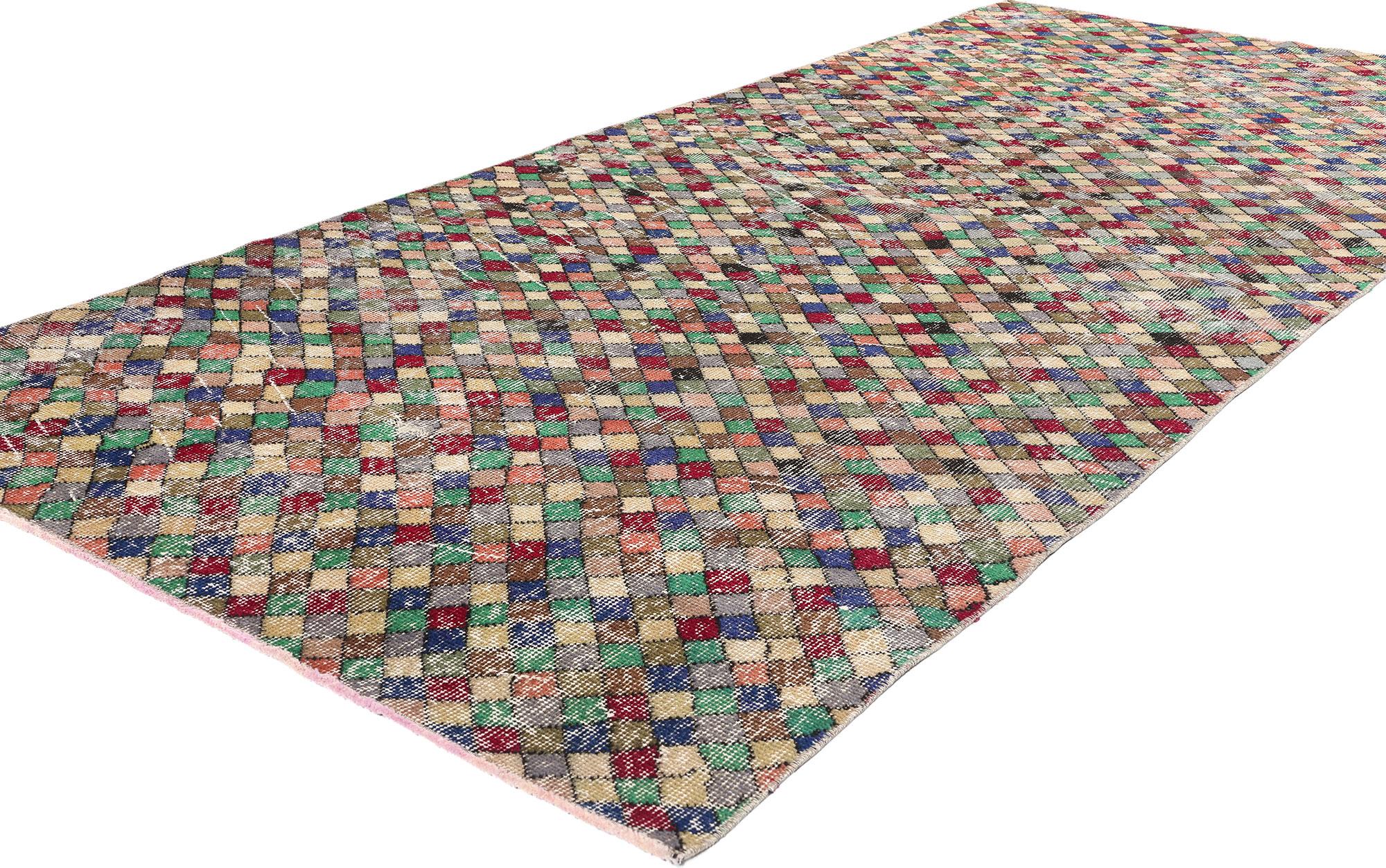 53320 Alfombra Sivas Turca Vintage Envejecida Zeki Muren, 04'00 x 08'09. Enclavadas en los serenos paisajes de la región turca de Sivas, las alfombras turcas de Sivas de Zeki Muren honran el legado de la estimada cantante turca que sigue inspirando.