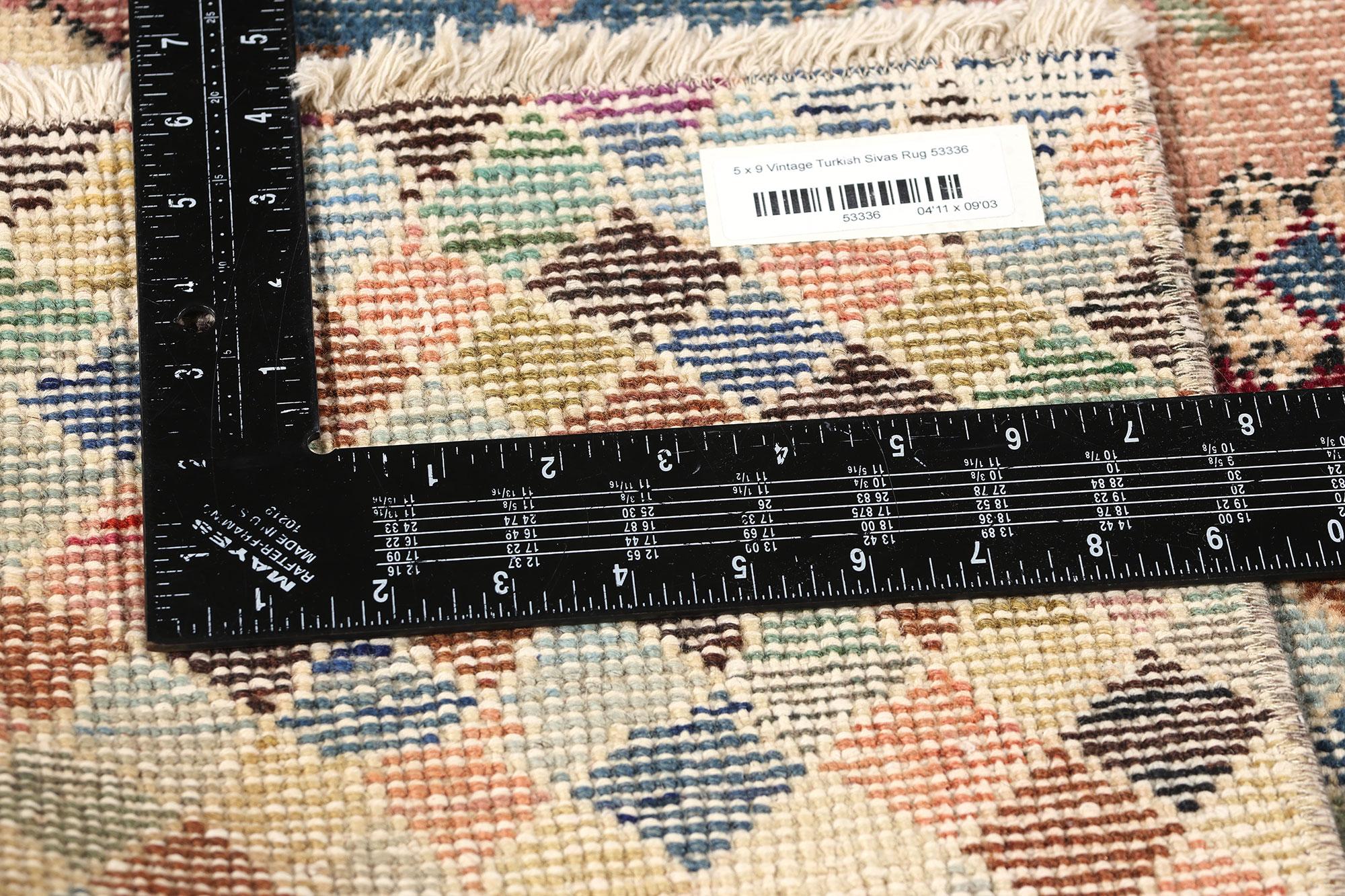 Zeki Muren Vintage Türkisch Sivas Teppich (20. Jahrhundert) im Angebot