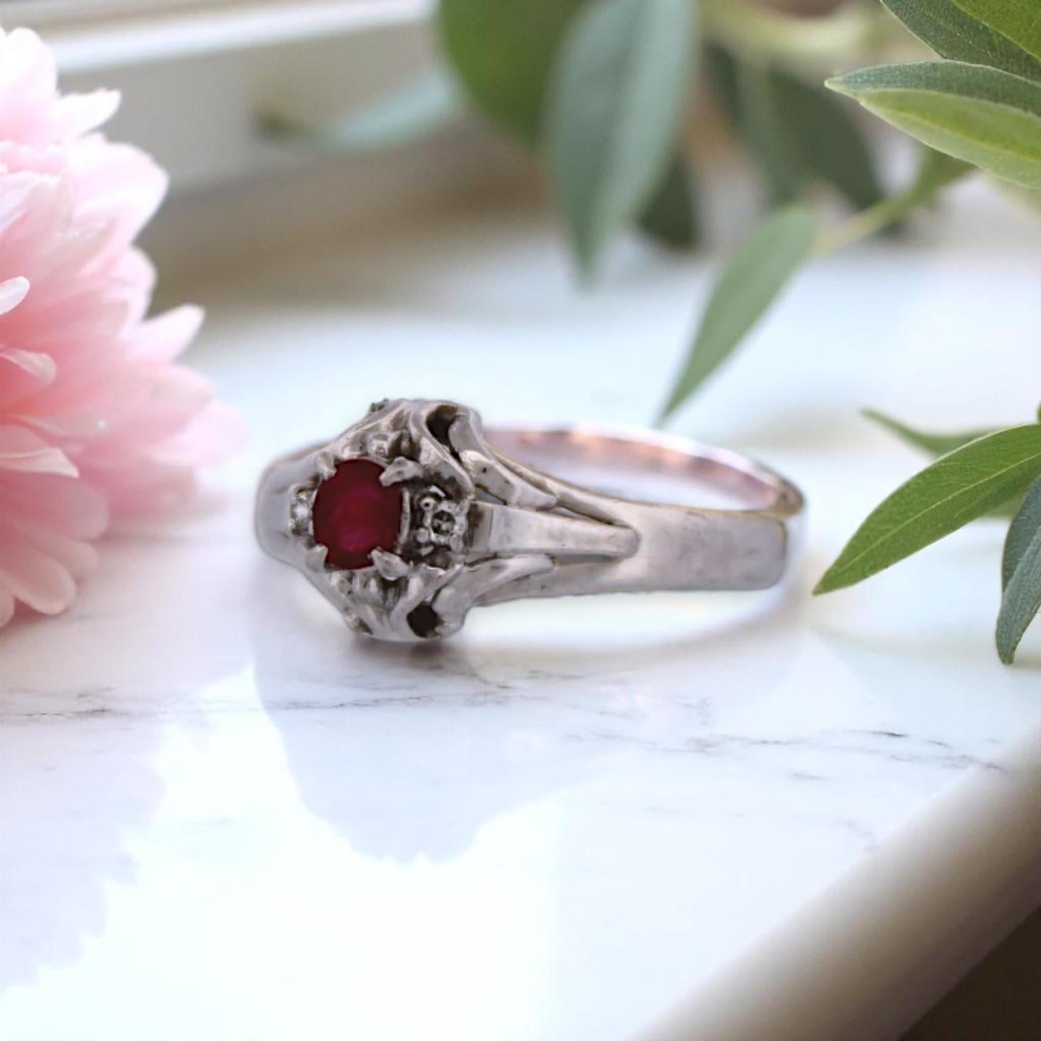 Zelda Ring – Platinum with Natural Ruby & Diamond Accents – 0.29 ct Round Ruby In New Condition For Sale In Greeneville, TN