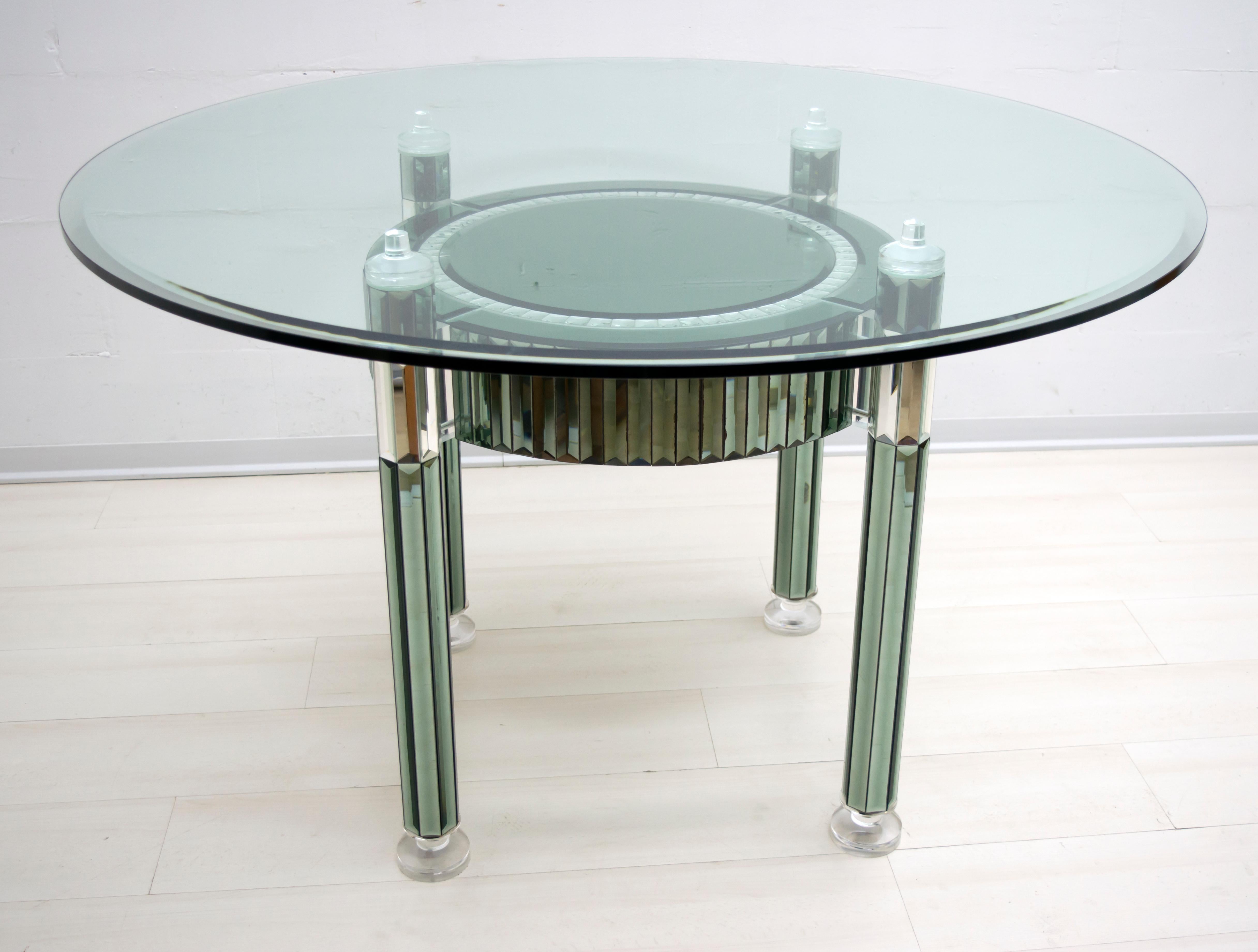 This dining table was designed by the architect Zelino Poccioni for the famous Italian company MP2. The top is in thick crystal, the base is composed of a mosaic of mirrors of different colors, the feet are in plexiglass. Produced between the