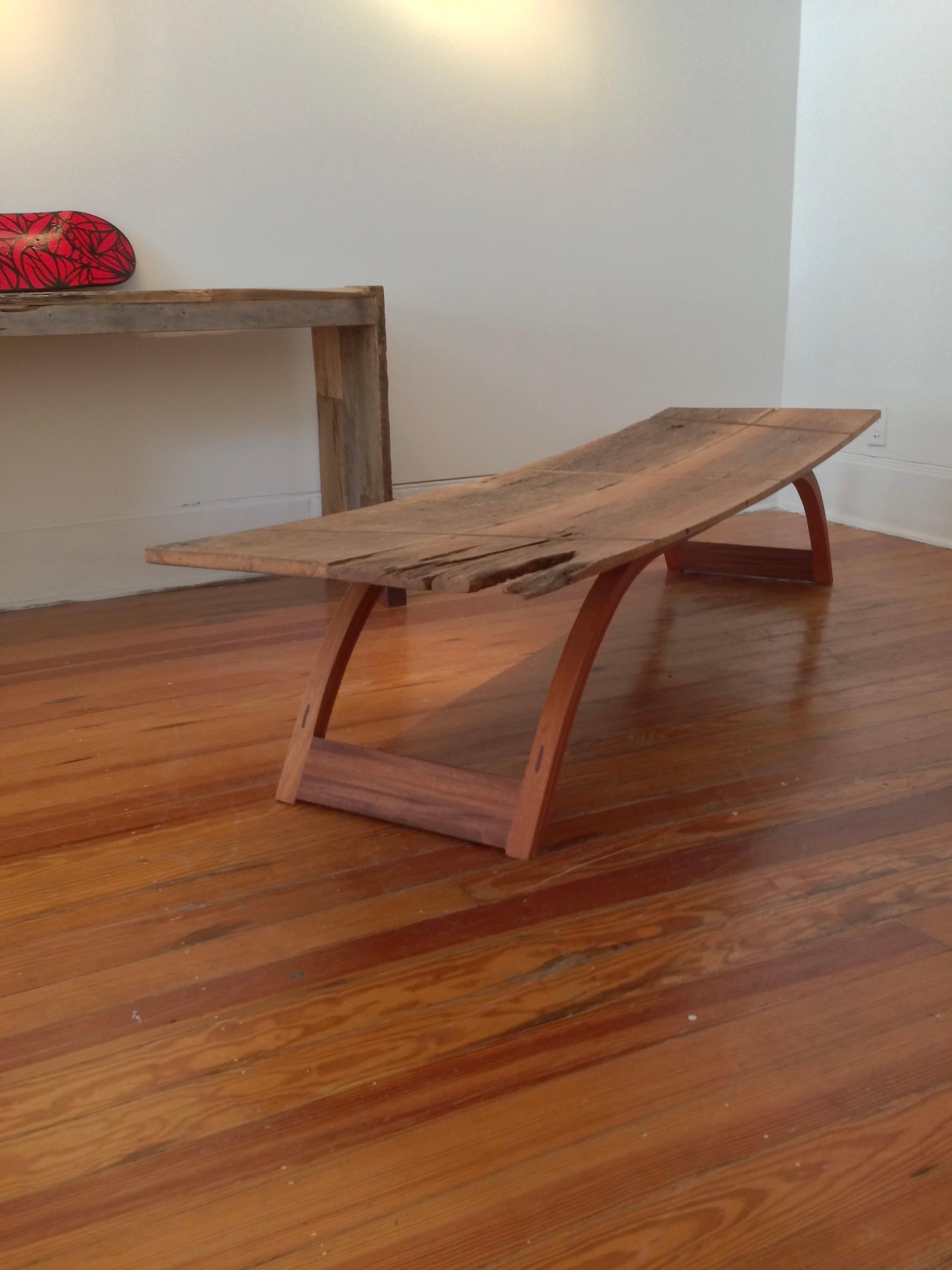 Organico moderno Panchina Zen, legno di quercia e fienile recuperato, disegnata e realizzata a mano da Rafael Calvo in vendita