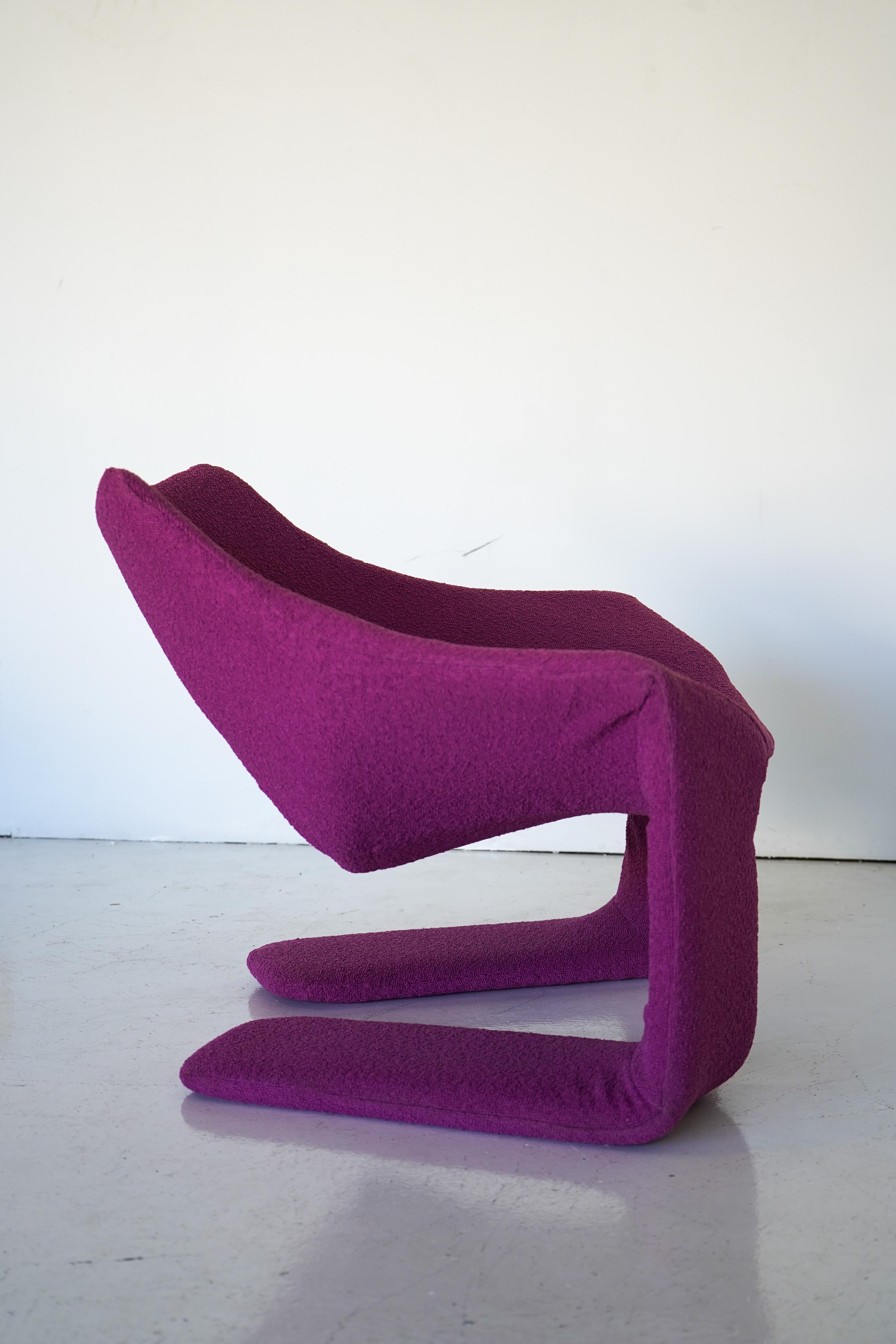 Designed by Kwok Hoi Chen for Steiner Paris, this Zen chair is sure to stand out for its pop of color but also its soft, comforting curves. 

In very good condition.