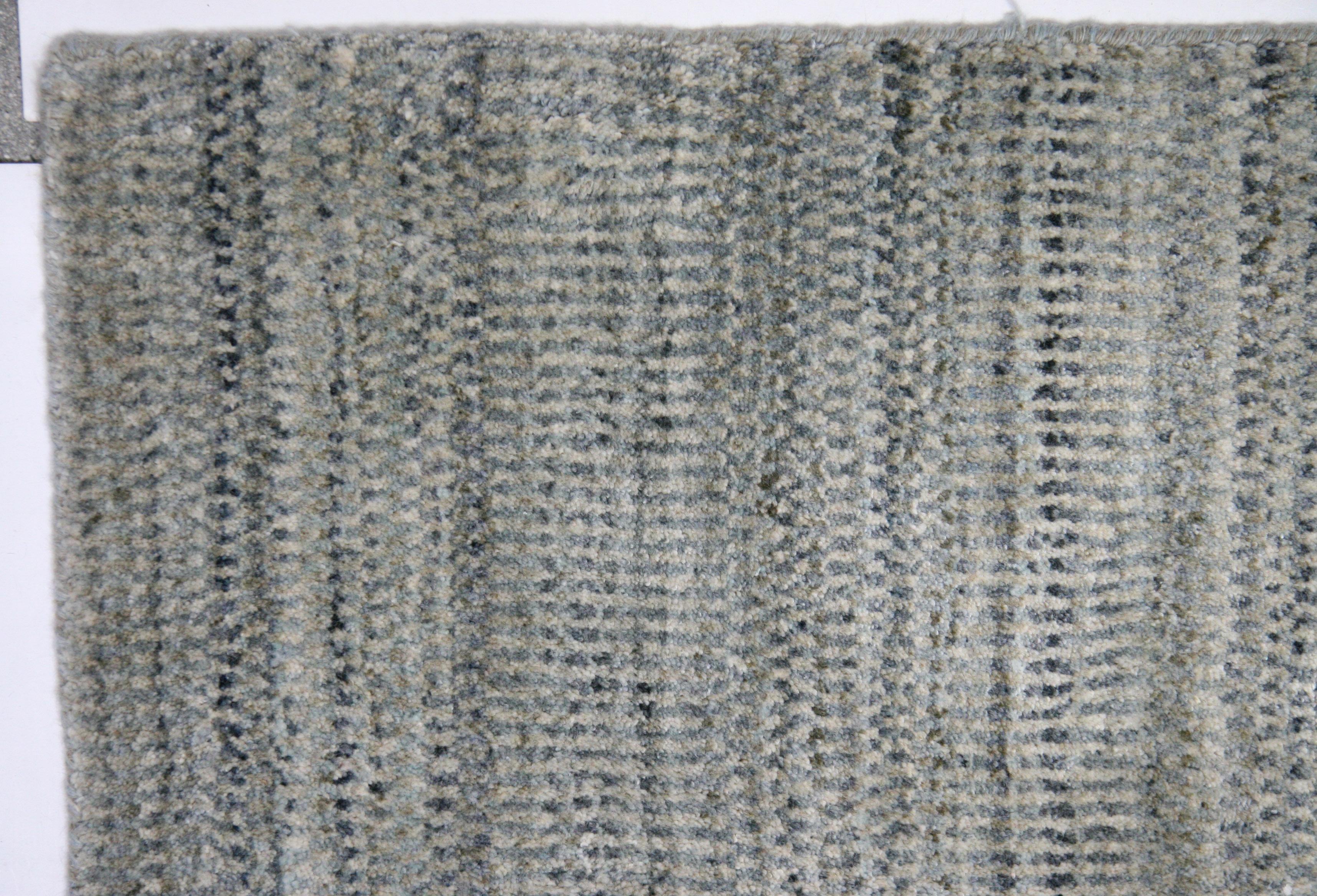 Zen Collection Blue and Beige Rug In New Condition For Sale In West Hollywood, CA