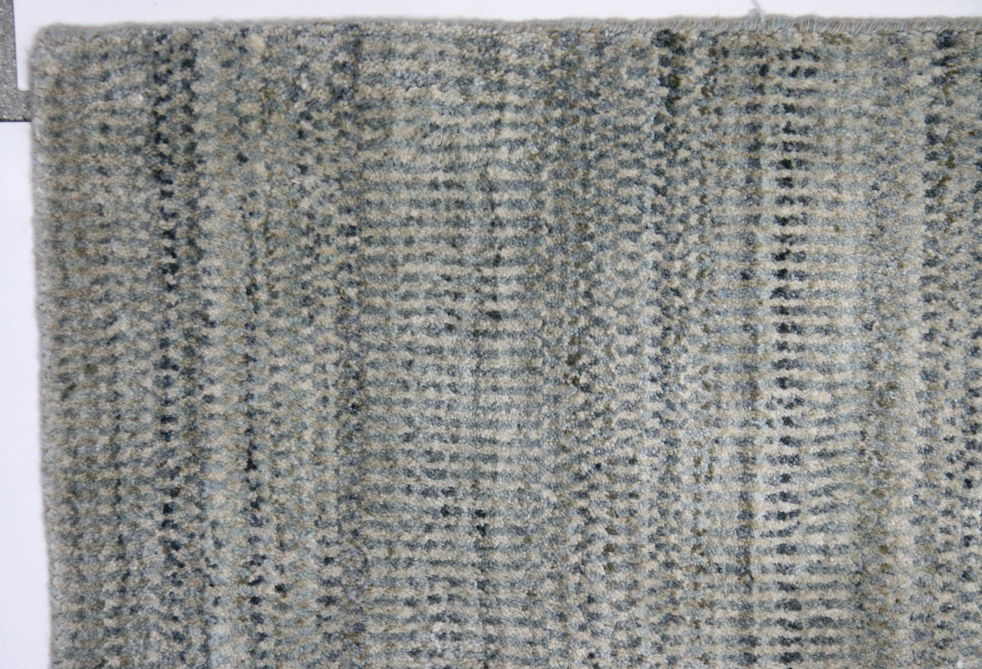 Zen Collection Blue and Beige Rug In New Condition For Sale In Los Angeles, CA