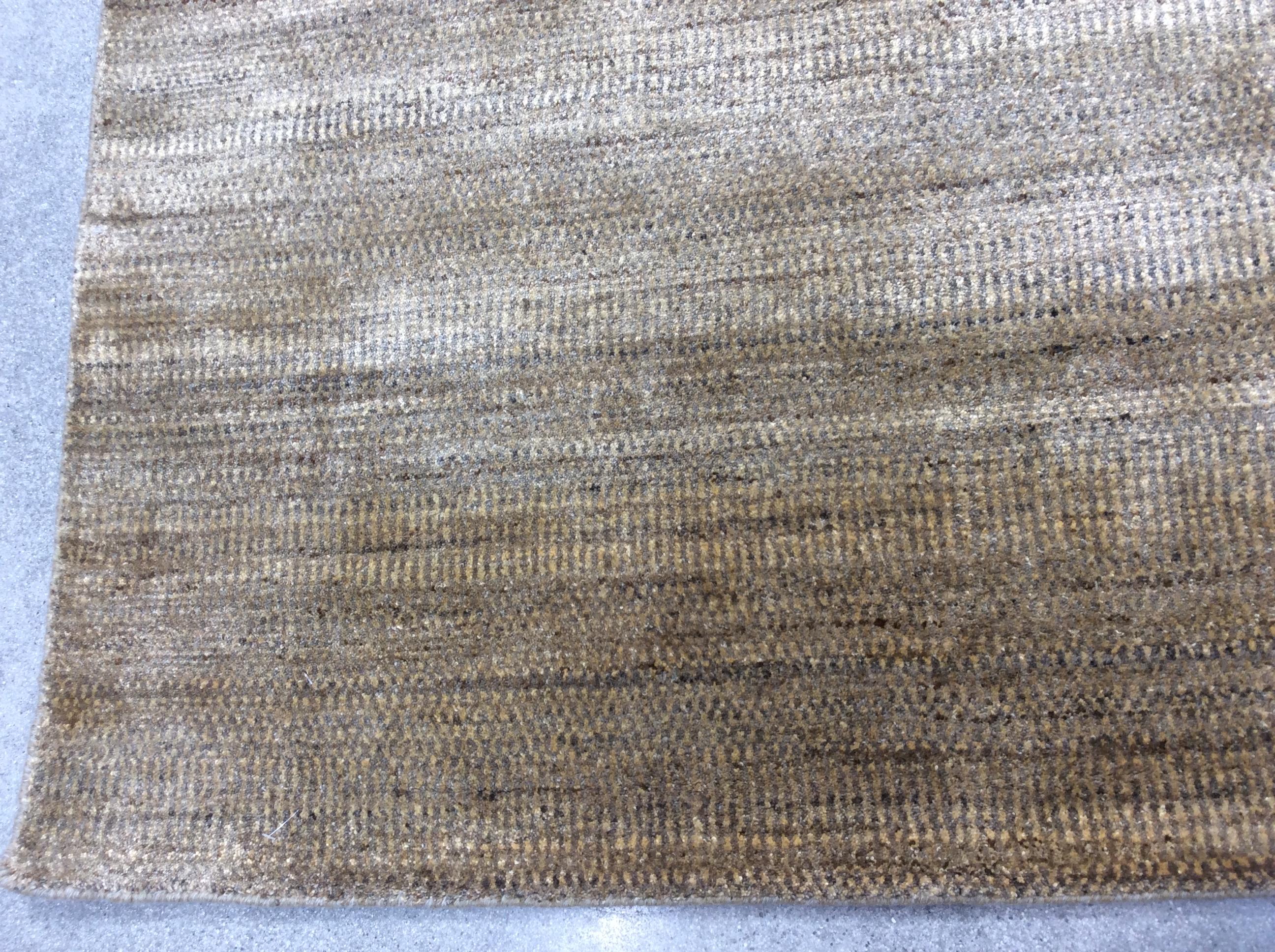 Hand-Knotted Zen Collection Rug in Gold For Sale
