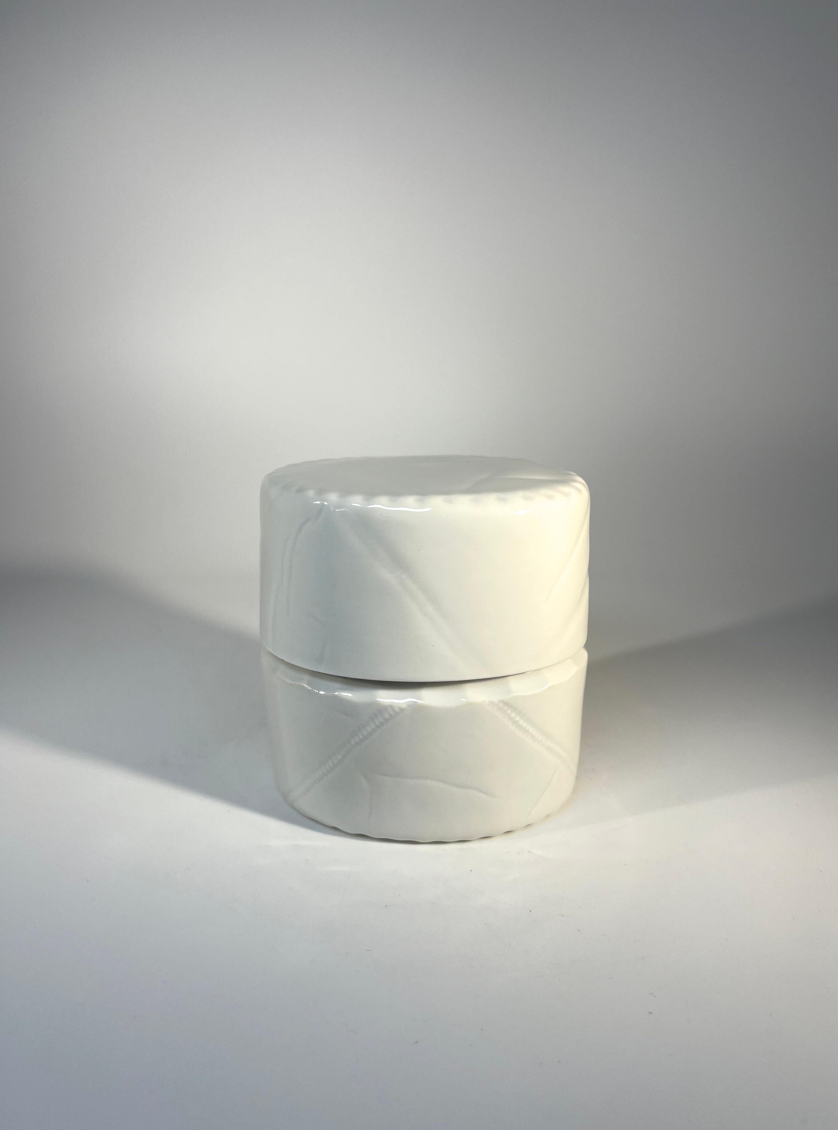 Zenit, Royal Copenhagen Pot à couvercle en porcelaine blanche pure et argent n° 5575 Excellent état - En vente à Rothley, Leicestershire