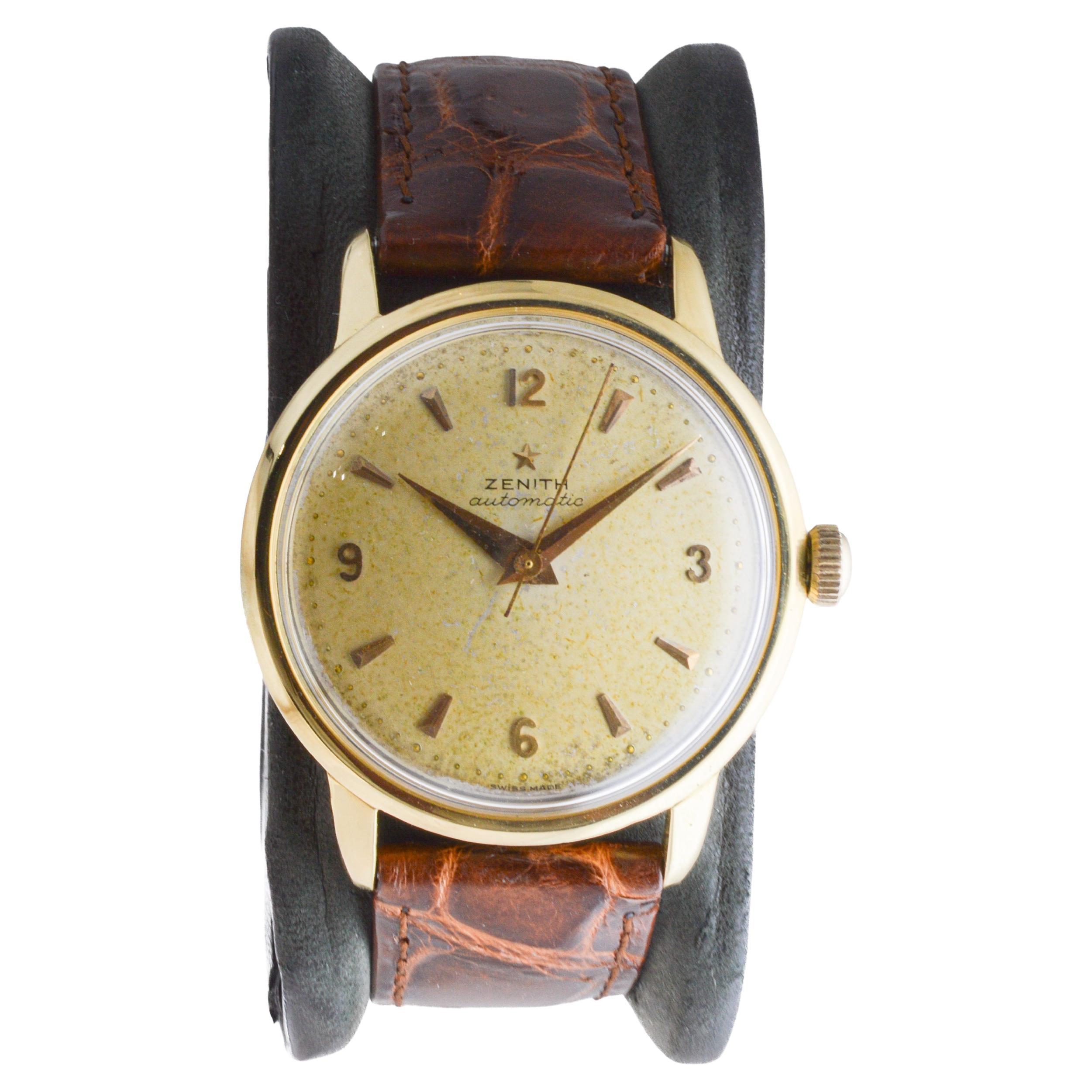 Zenith 18Kt Heavy Solid Gold Mid Century Watch circa 1960's In Excellent Condition For Sale In Long Beach, CA