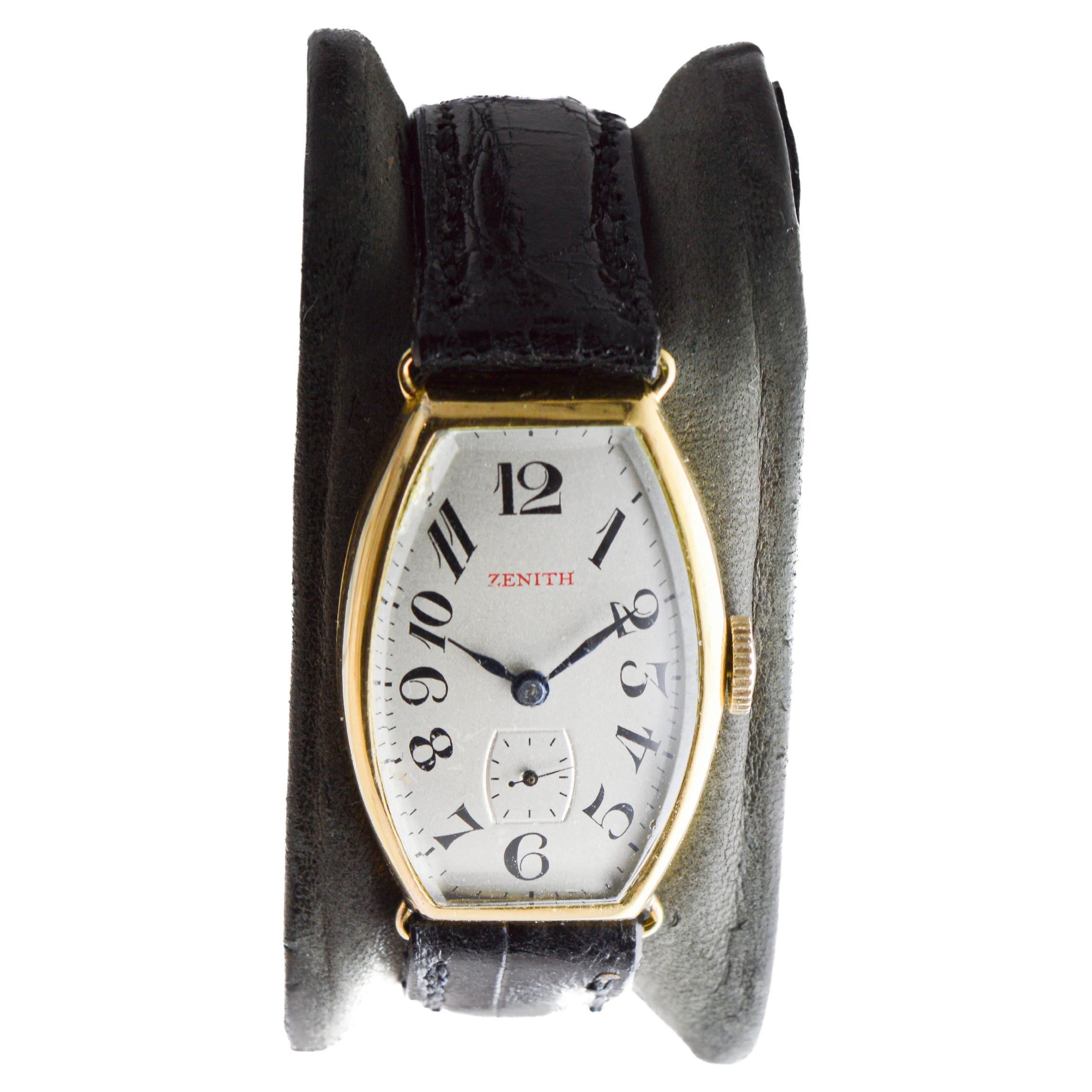 Women's or Men's Zenith 18Kt Solid Gold Tonneau Shape Curvex Style circa 1930's For Sale