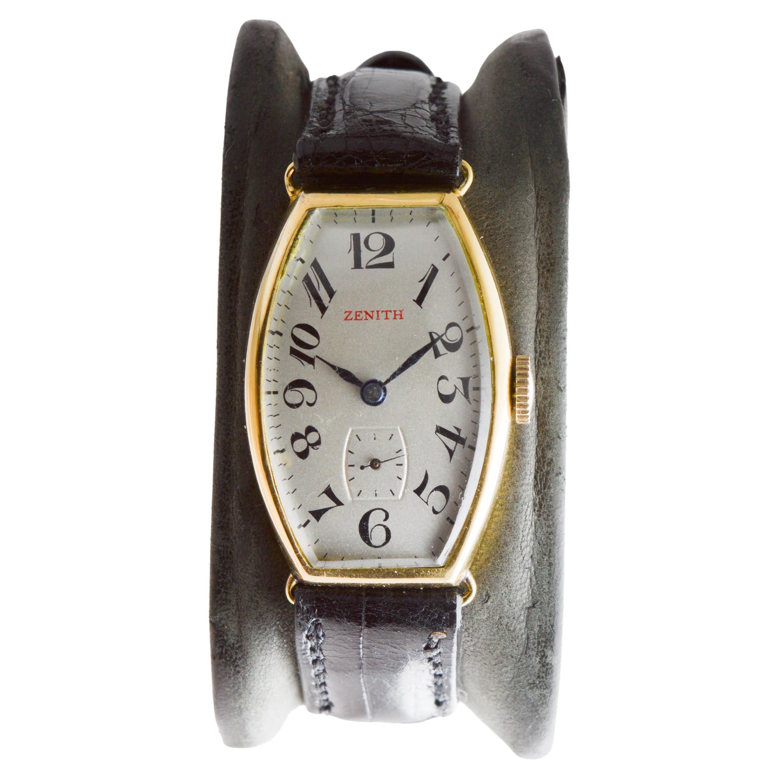 Zenith 18Kt Solid Gold Tonneau Shape Curvex Style circa 1930's For Sale 1