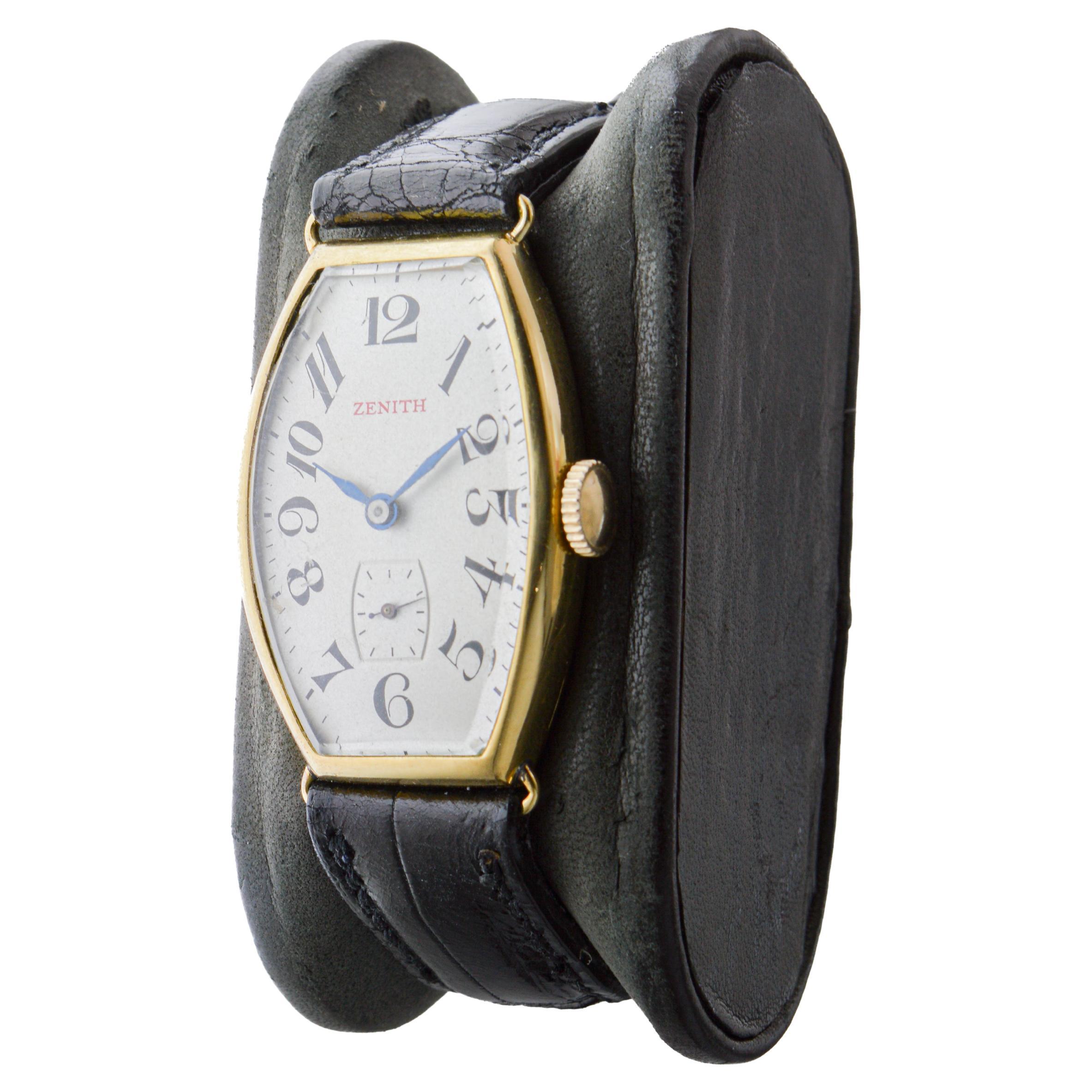 Zenith 18Kt Solid Gold Tonneau Shape Curvex Style circa 1930's For Sale 2