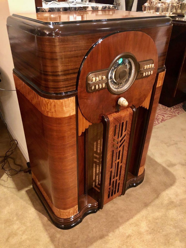Zenith 1940 Aztec 12S471 Tube Robot Dial Console Tube Radio, Restored Bluetooth In Good Condition For Sale In Oakland, CA