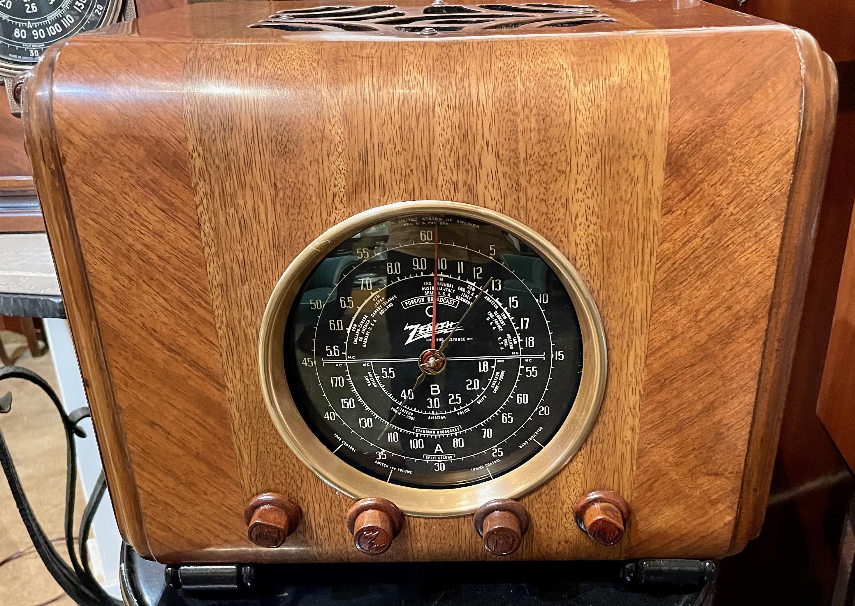 Zenith 6S222 Cube restored Bluetooth radio 1937-38 Top of the line. King of the cubes, the 6-S-222 is a 3-band radio with 6-tubes and a 6? upwards facing loudspeaker. The radio is completely restored both on the outside and inside, additional input