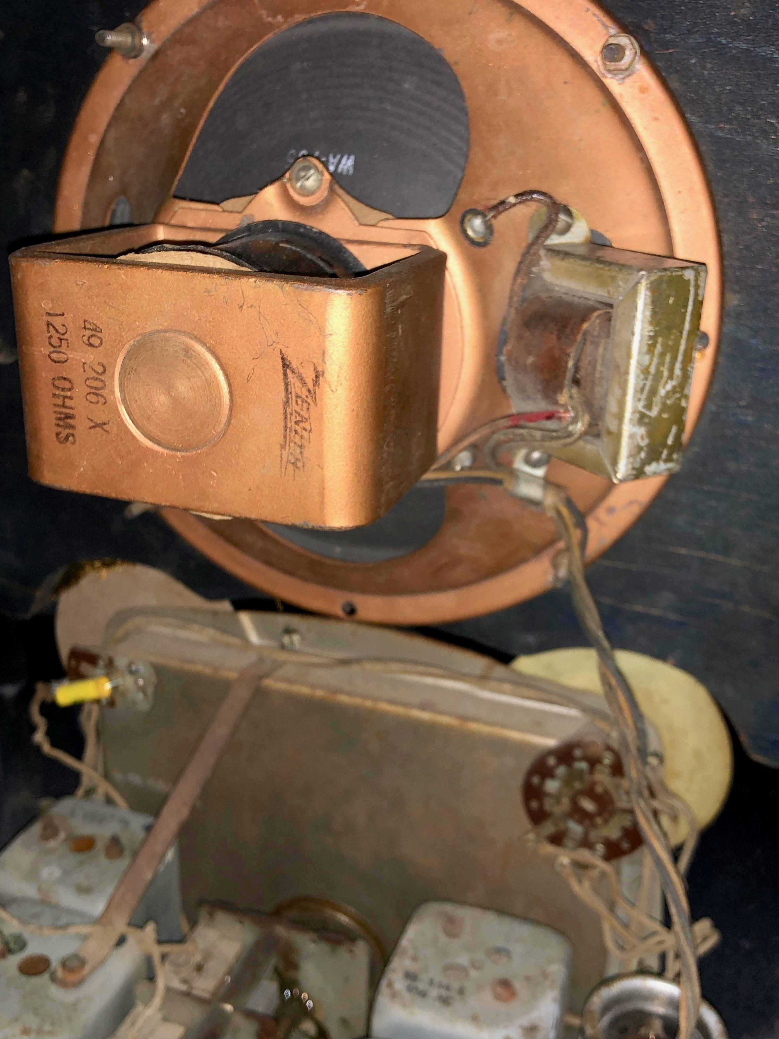 Zenith Antique '1937' 6-S-330 Tombstone Black Dial Tube Radio and Bluetooth In Good Condition In Oakland, CA