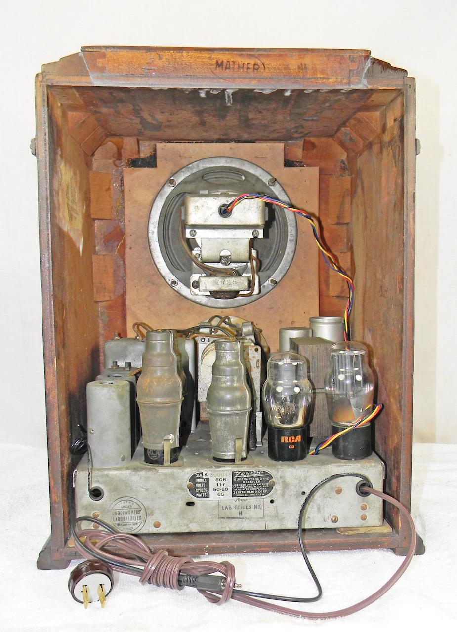 Radio Zenith Art Deco Modello 808 Tombstone '1935' Bluetooth In condizioni buone in vendita a Oakland, CA