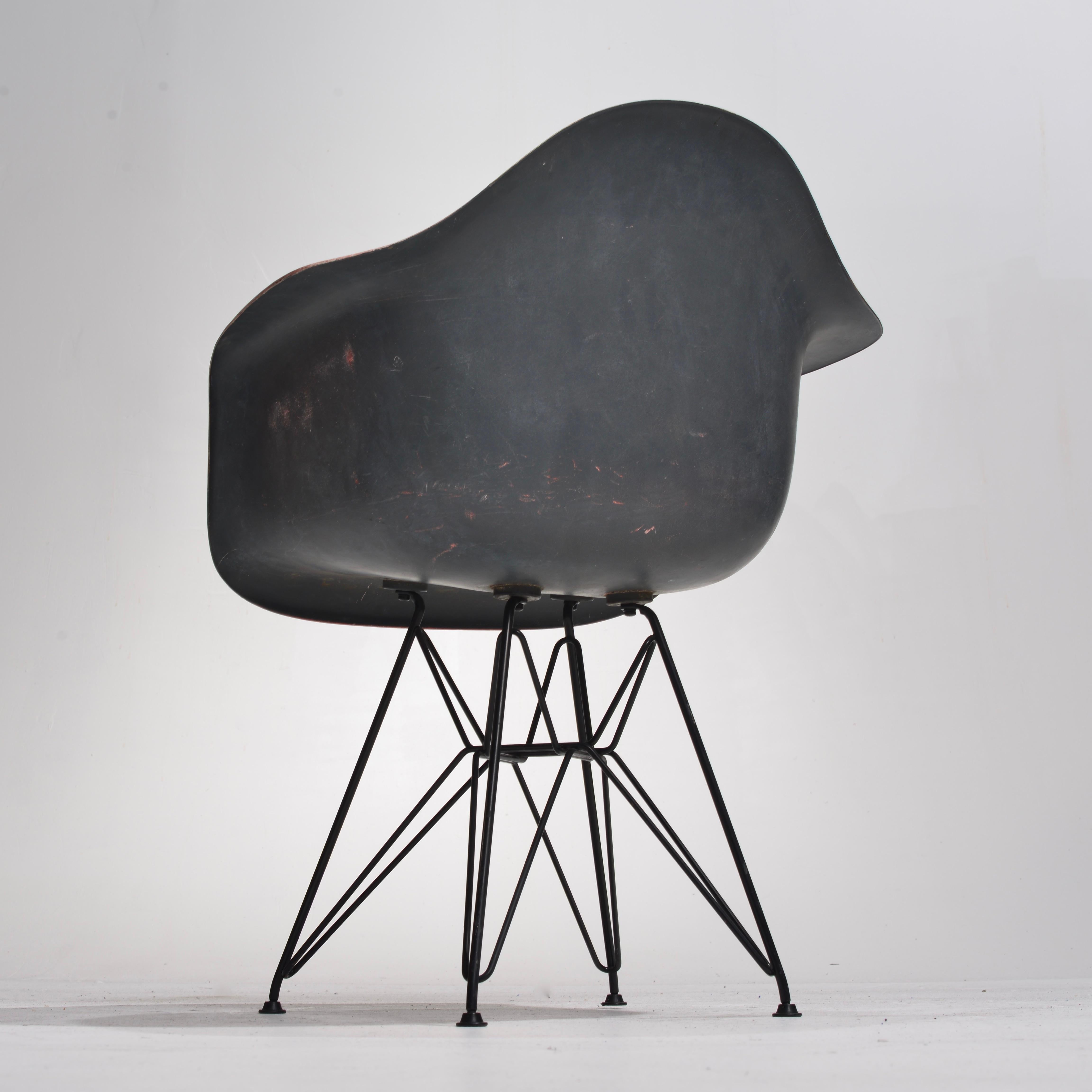Zenith Charles Eames DAR Fiberglass Shell Chairs For Sale 11