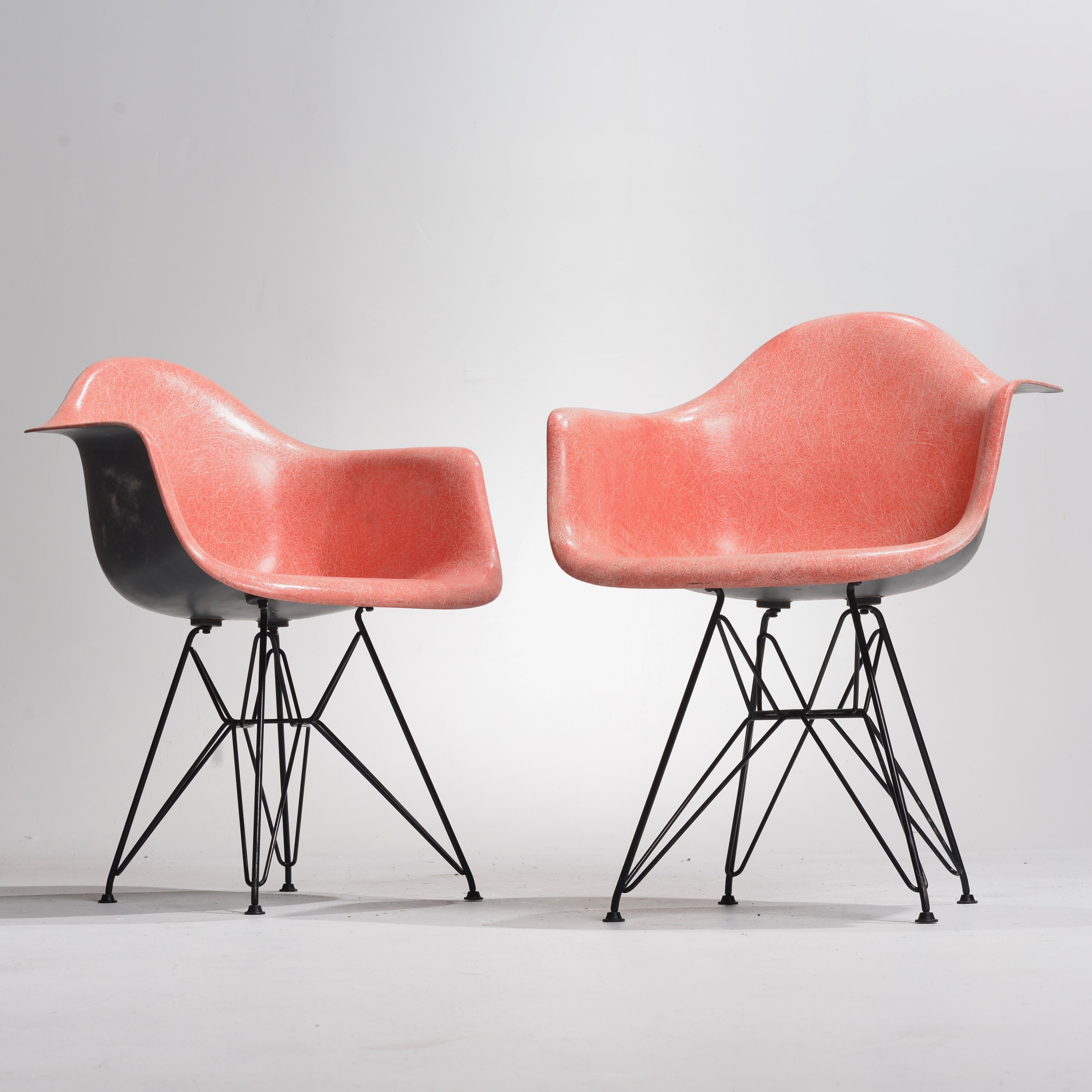 Zenith Charles Eames DAR Fiberglass Shell Chairs In Good Condition For Sale In Los Angeles, CA