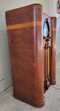 Zenith Console Radio Model 9-S-262 Circa. 1938