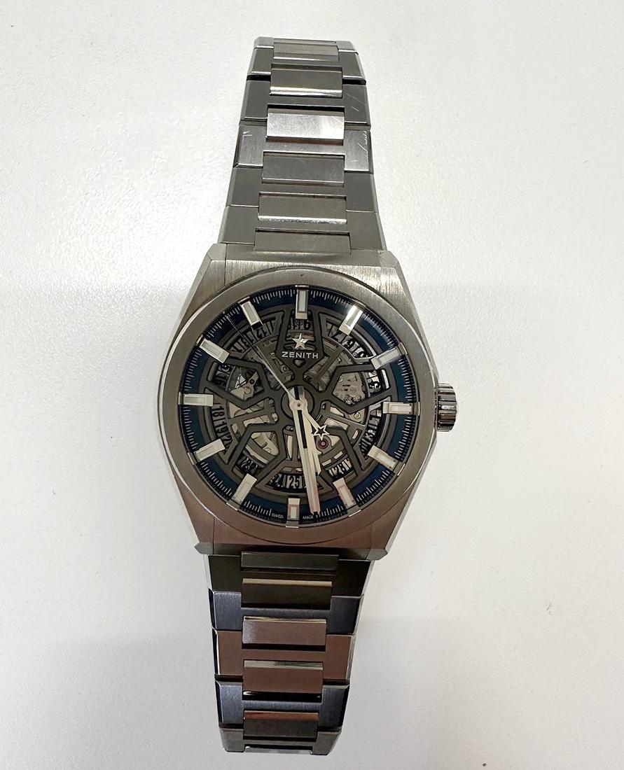 ZENITH DEFY Chronograph Limited Edition Skeleton Ausstellung Herrenuhr aus Titan im Angebot 3