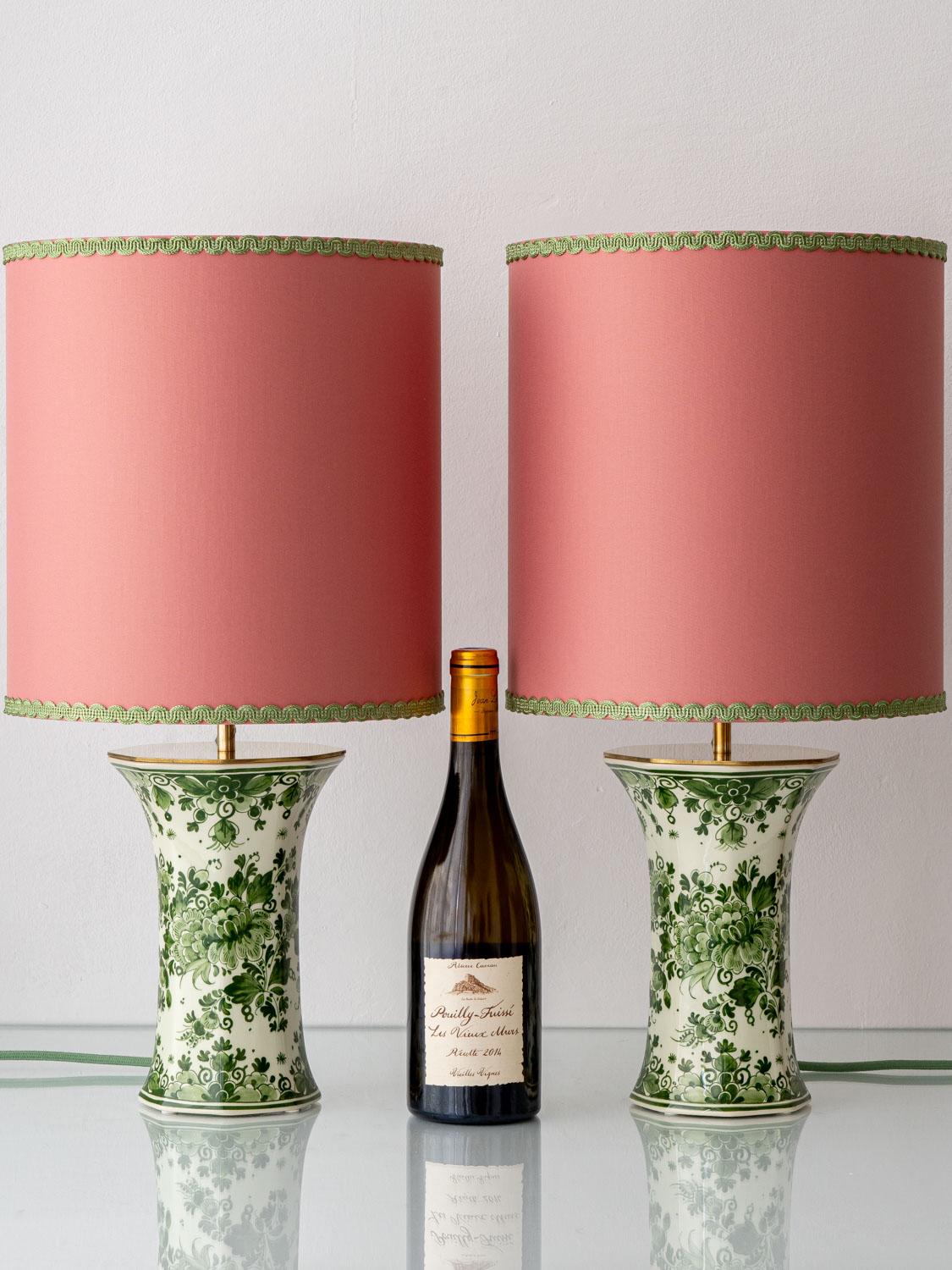 Lámparas de mesa Zenith verde Delft (1950-1960), pantallas satinadas rosa salmón nuevo, pareja Chinoiserie en venta