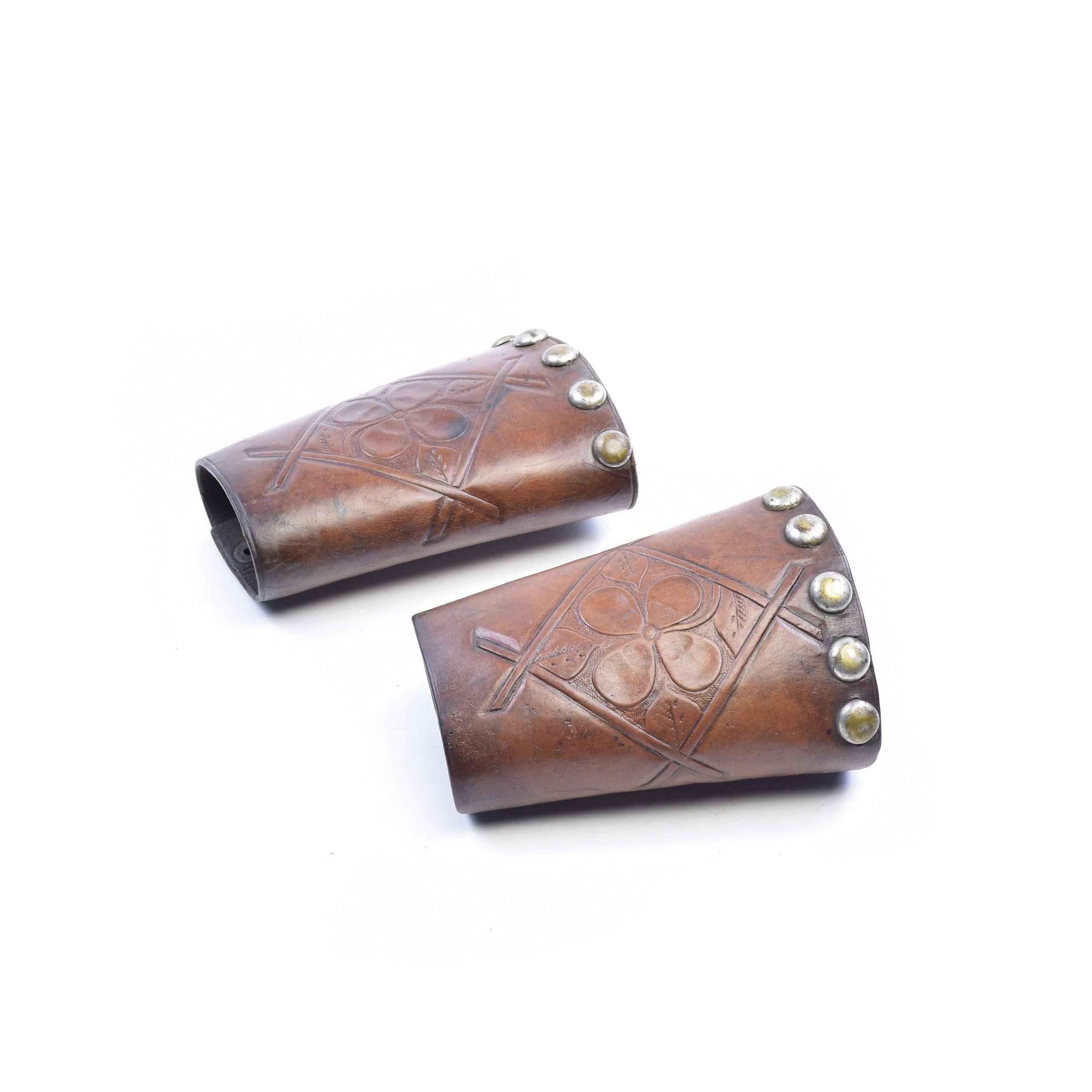 Zenith, Co 4-leaf clover leather and stud cowboy/cowgirl cuffs (not maker marked).

PERIOD: Early 20th Century
ORIGIN: Colorado, United States
SIZE: 6 1/4