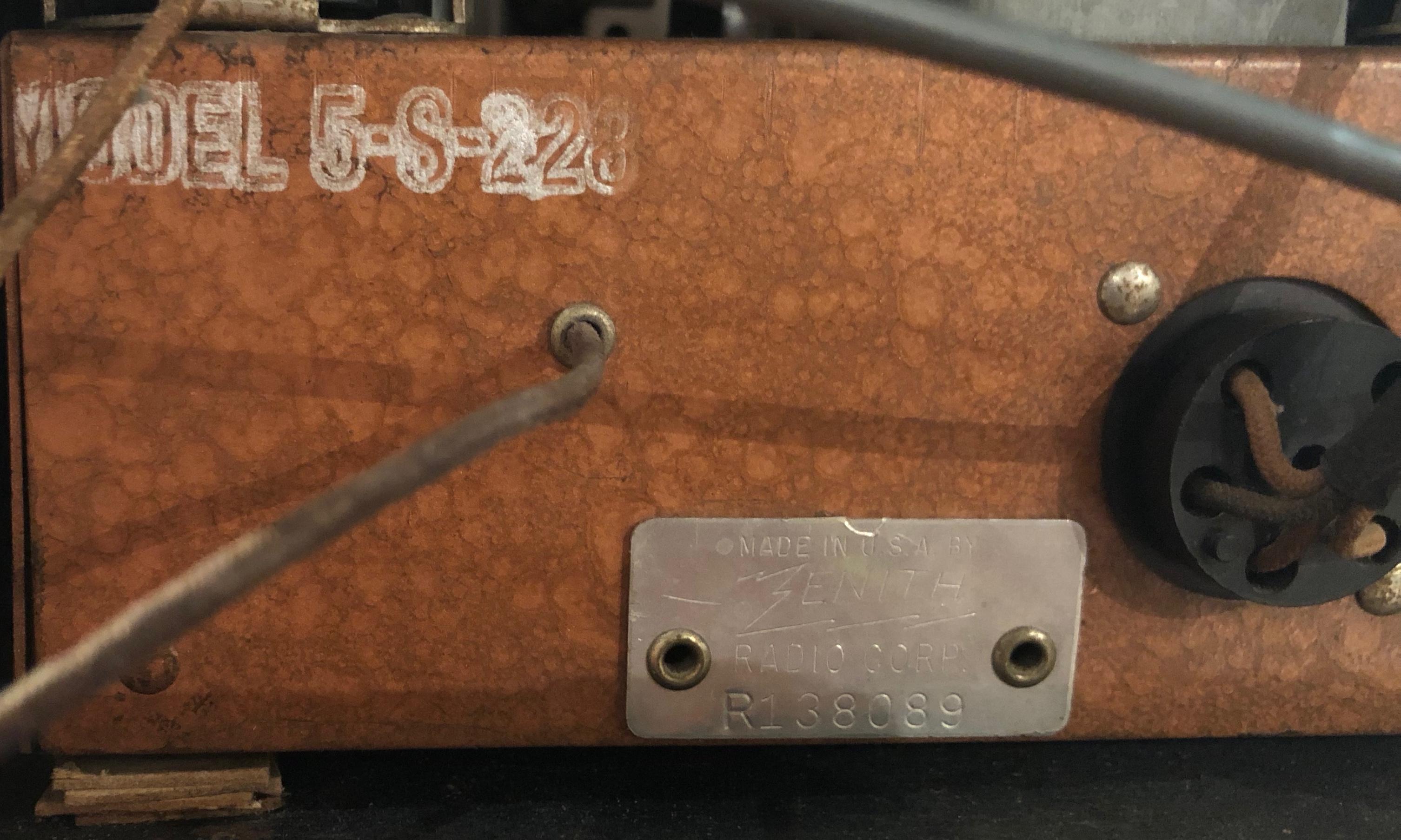 Mid-20th Century Zenith Restored Art Deco Tube Bluetooth 5-S-228 Radio