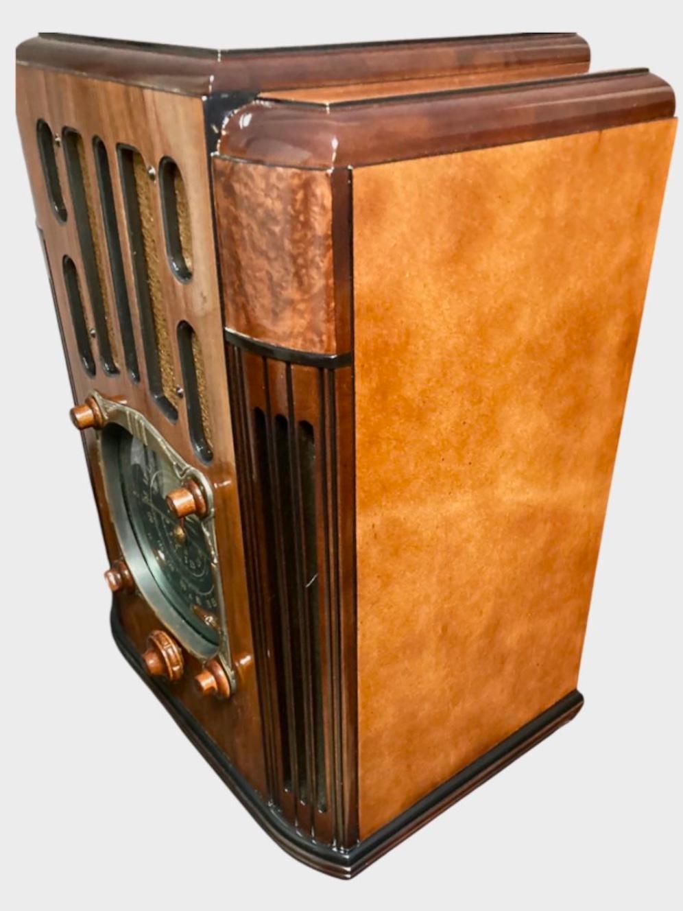 Art Deco Zenith Tombstone Radio (1937) Zenith 10-S-130 Black-Dial Bluetooth Radio For Sale