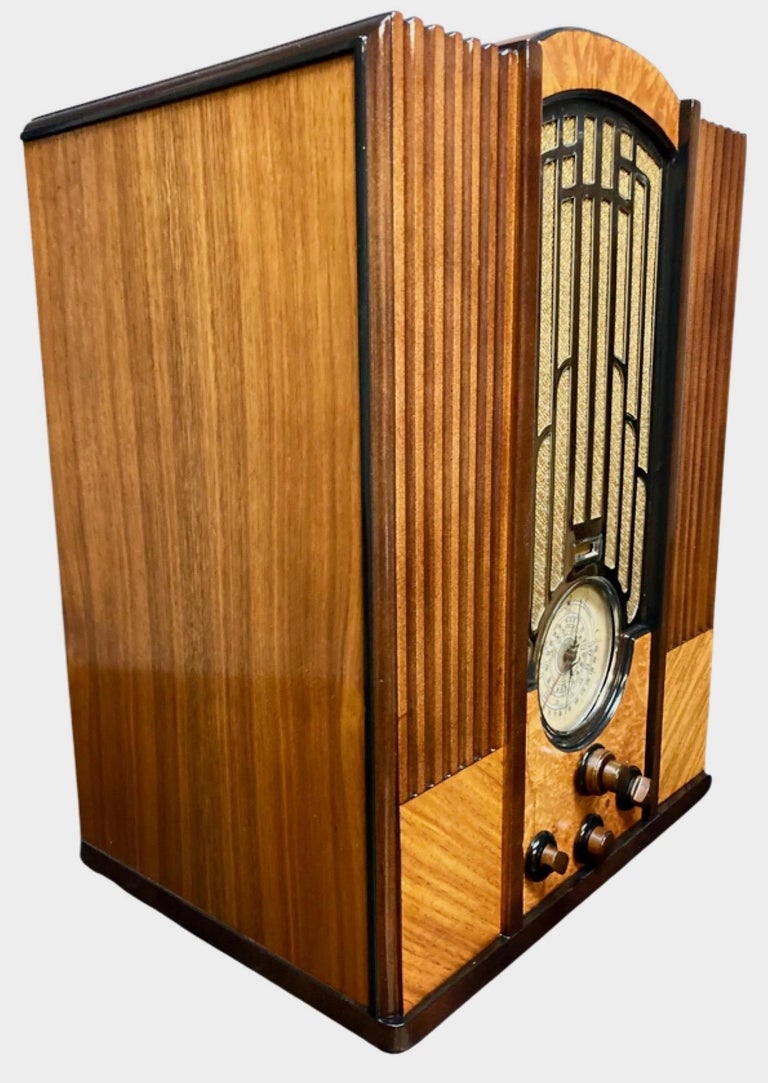 Zenith Model 835 Chrome-Grille Tombstone Radio (1934/35) Bluetooth Restored. The model 835 chrome-grille tombstone radio was Zenith’s top-of-the-line table set for the 1935 model year. Introduced in the summer of 1934. This model, the top of the