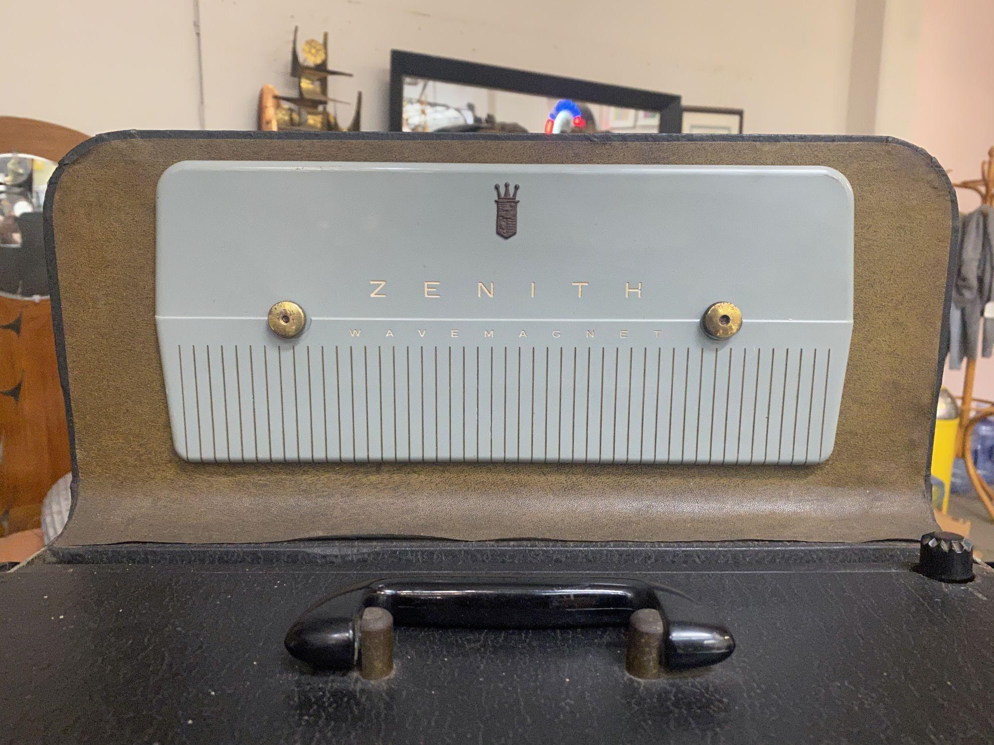 Bakelite Zenith TransOceanic Model 5H40 Tube Radio 'Chicago Radio Lab', 1951