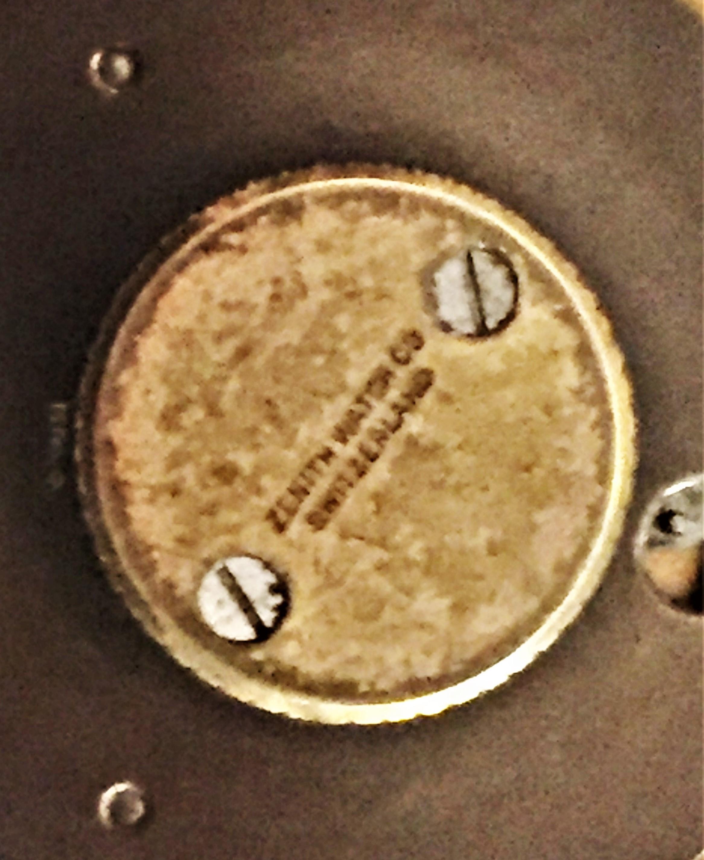 Zenith Watch Co., Schweizer Art-Déco-Uhr aus Metall und Cloisonné-Emaille, 1920er Jahre im Zustand „Gut“ im Angebot in New York, NY