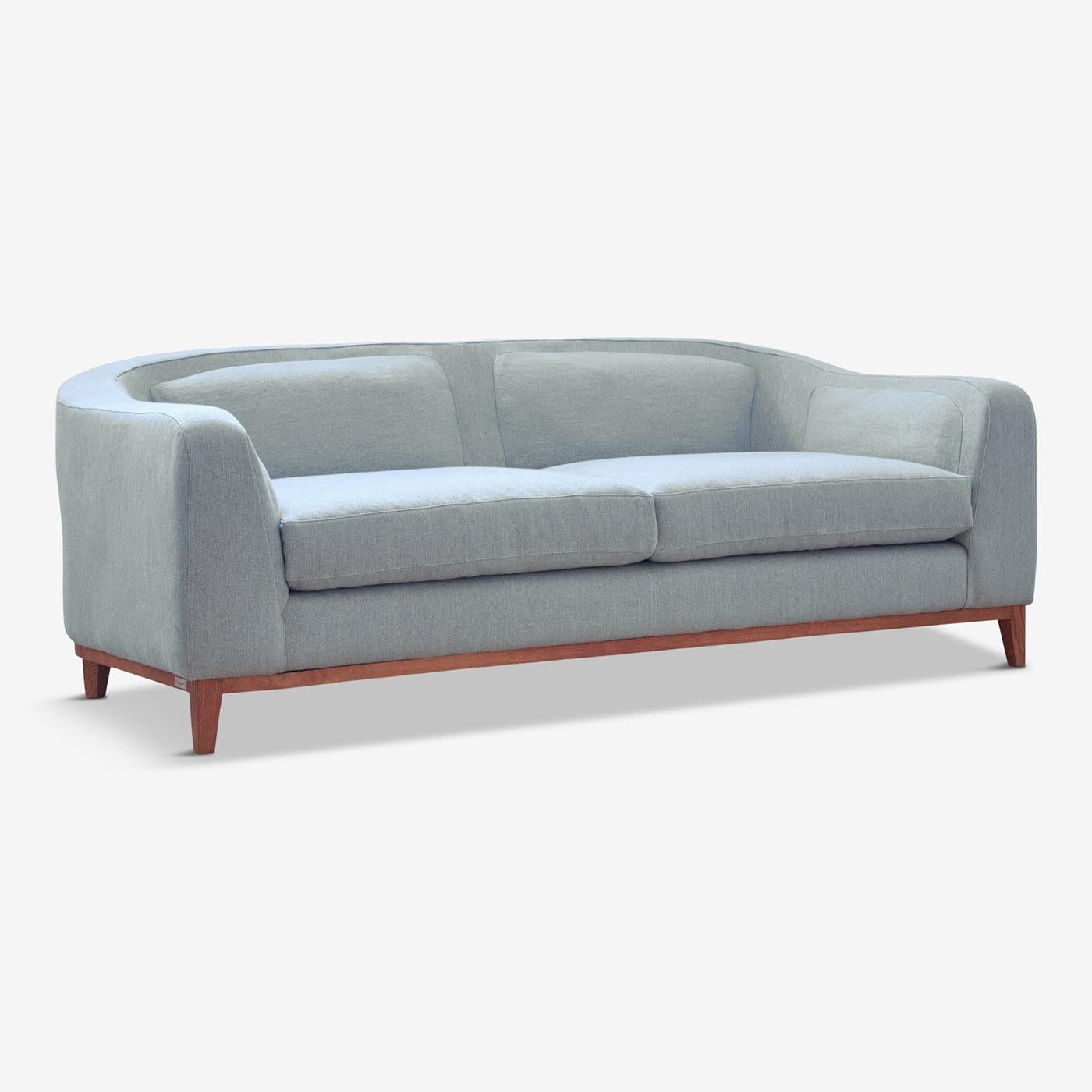 AM Contemporary und kompakt, dieses verspielte Sofa von Brian Sironi bringt Stil in jeden Raum. Die Beine und das gesamte Gestell sind aus massivem Buchenholz gefertigt. Sitzfläche und Rückenlehne sind mit praktischen Plüschkissen ausgestattet, die