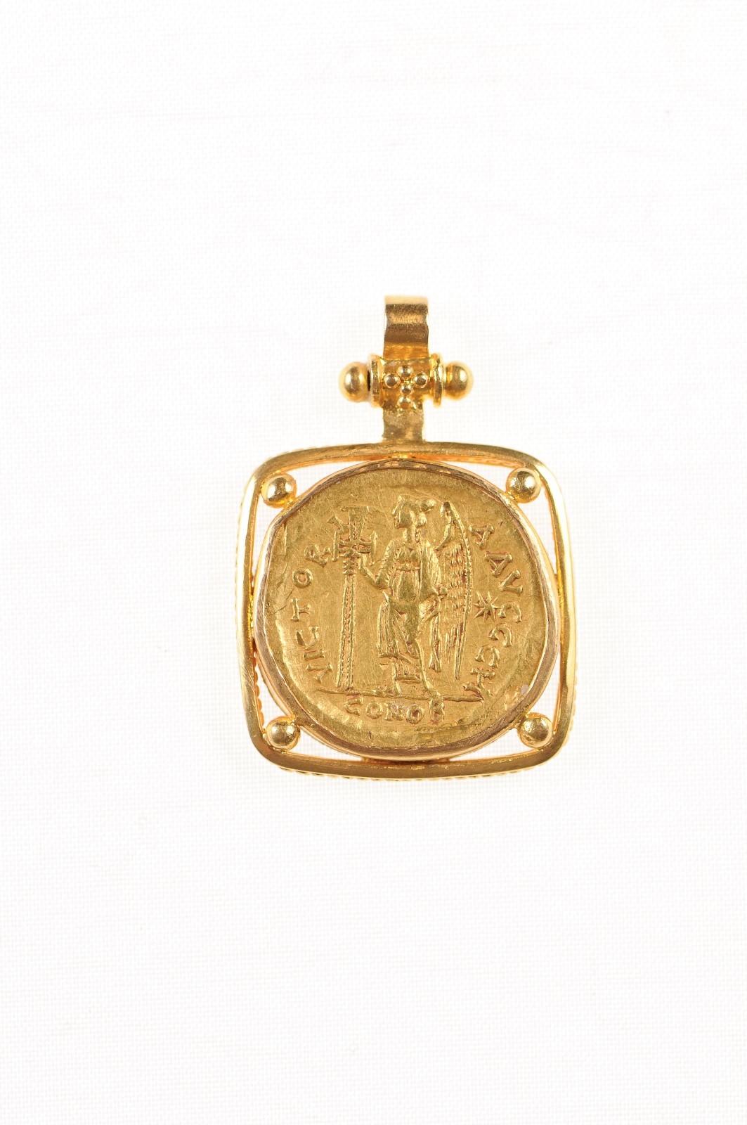 An authentic Zeno the Second Reign, AV Gold Solidus Roman Imperial Coin (Constantinople Mint, circa 476-491 AD), set in a squared 22k gold bezel with 22k gold bail. The obverse, or front, side of this coin features the Pearl diademed, helmeted, and