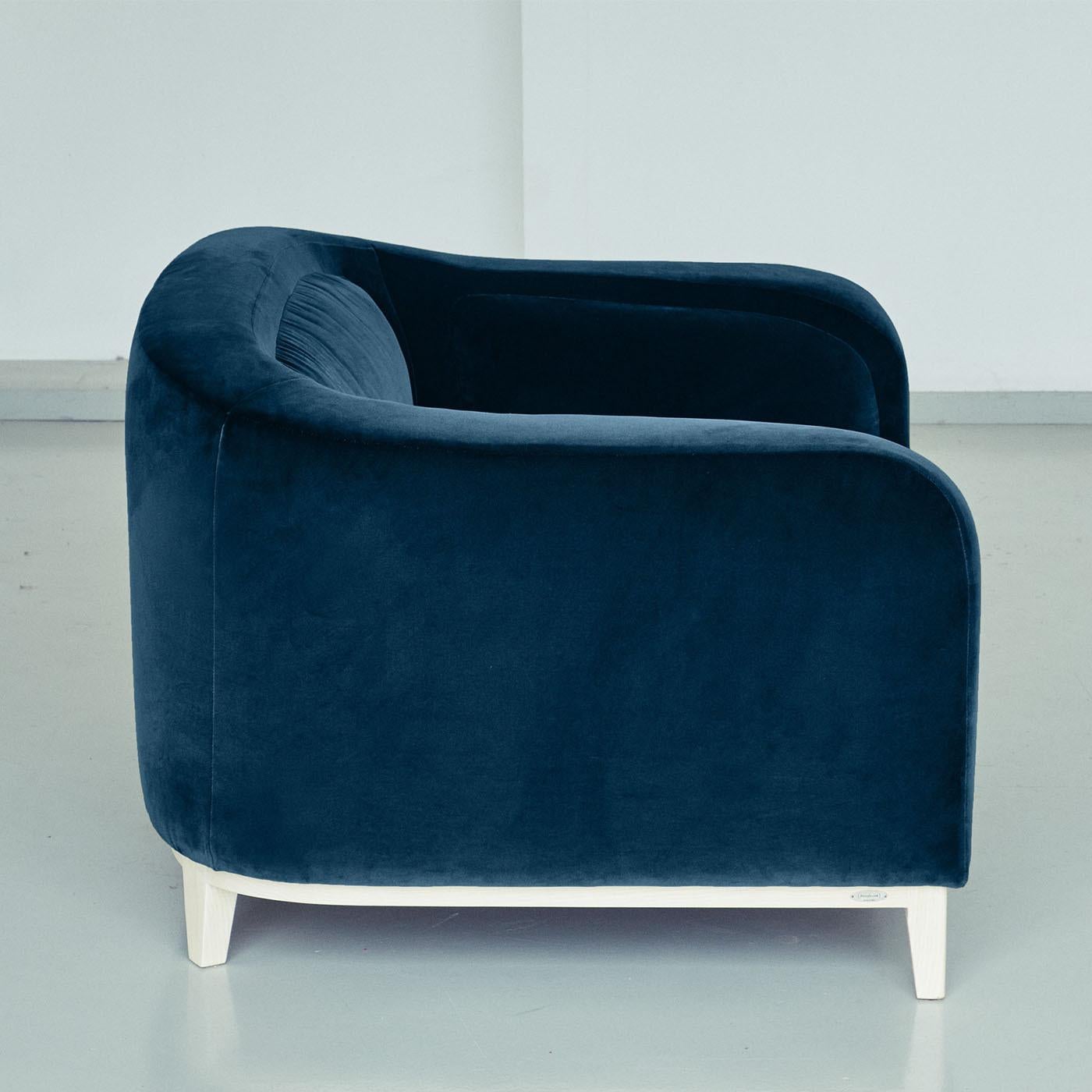 Zeno Eco Sessel aus dunkelblauem Samt von Brian Sironi von Biosofa (21. Jahrhundert und zeitgenössisch) im Angebot